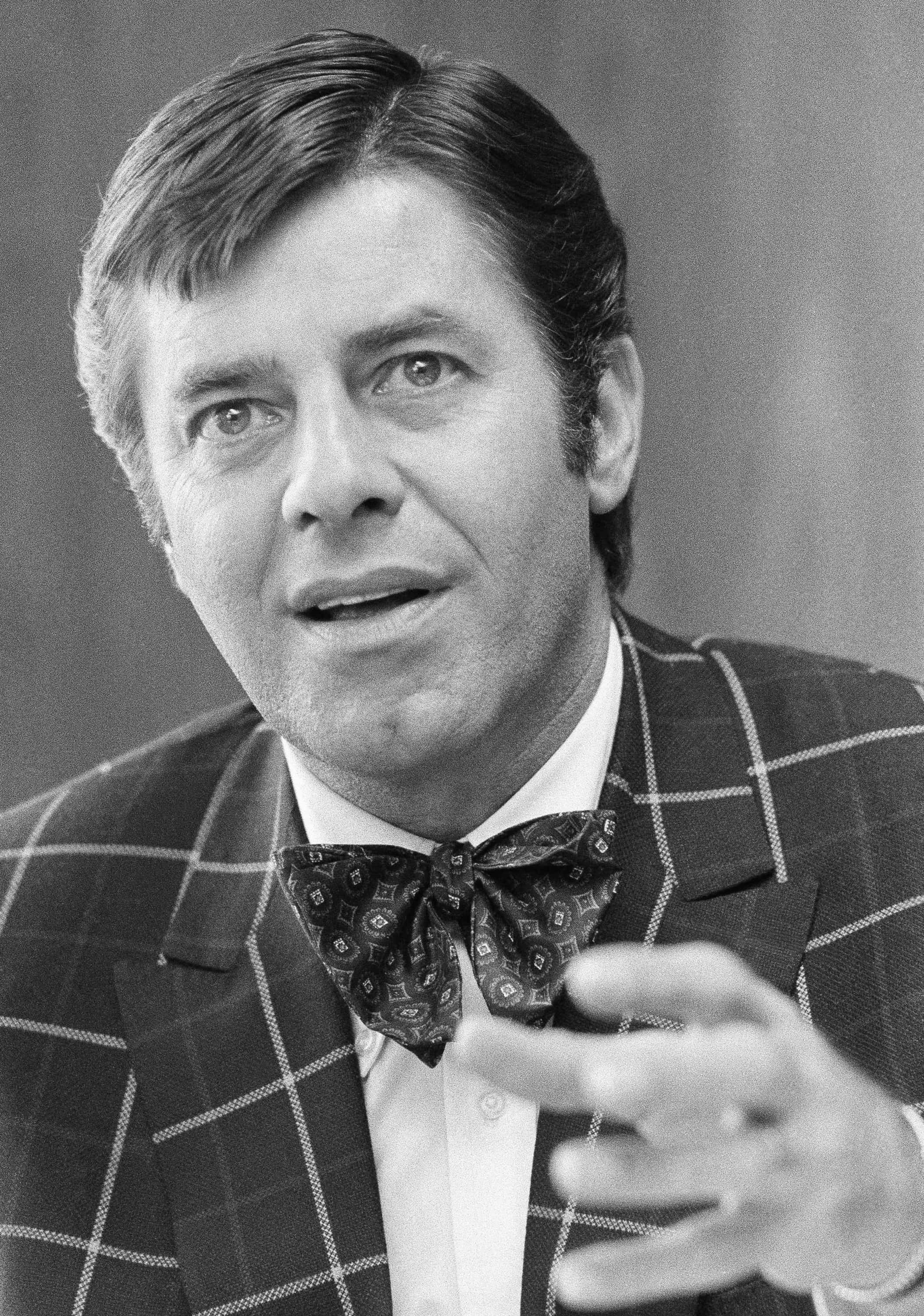 Jerry Lewis, checkered suit, patterned bow tie, 2K Phone Wallpaper