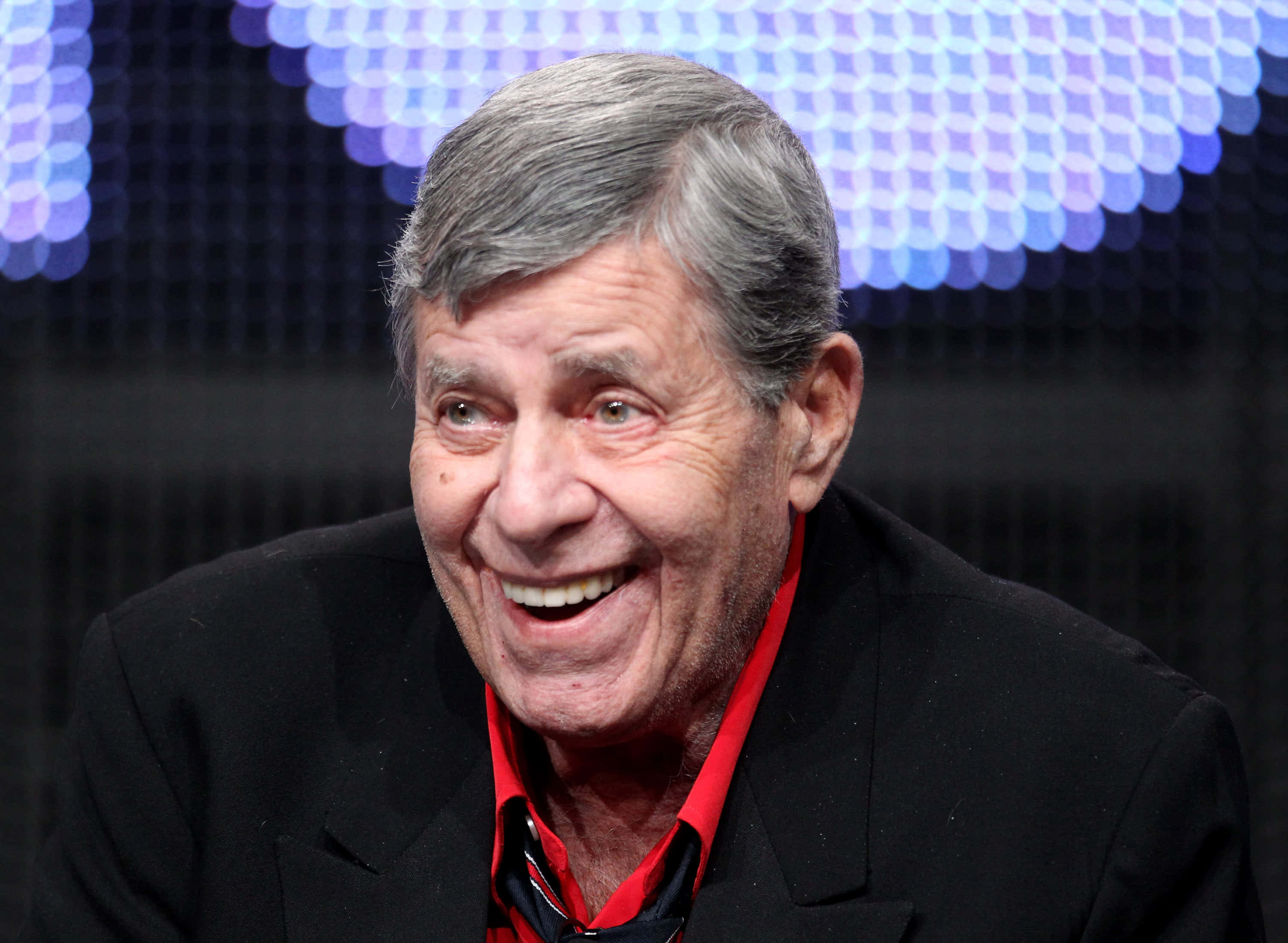 Jerry Lewis, black suit, red shirt, 2K Desktop Wallpaper