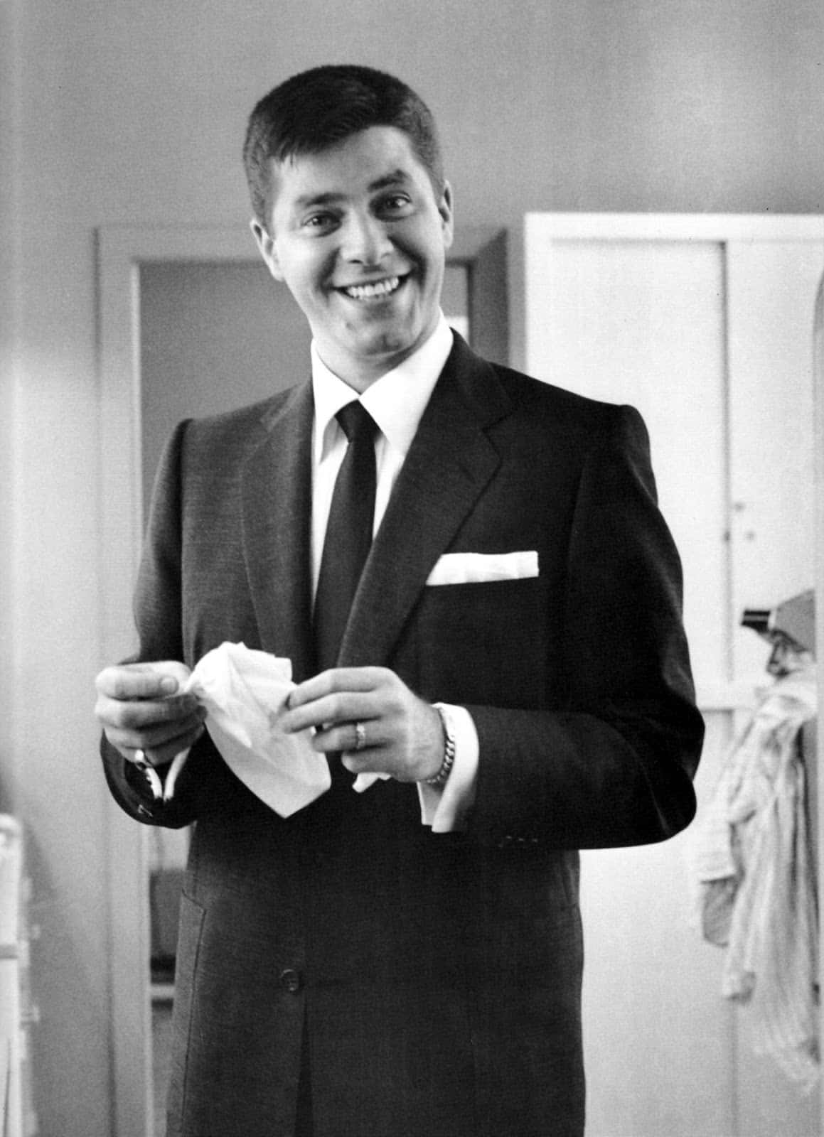 Jerry Lewis, sharp suit, crumpled handkerchief, HD Phone Wallpaper