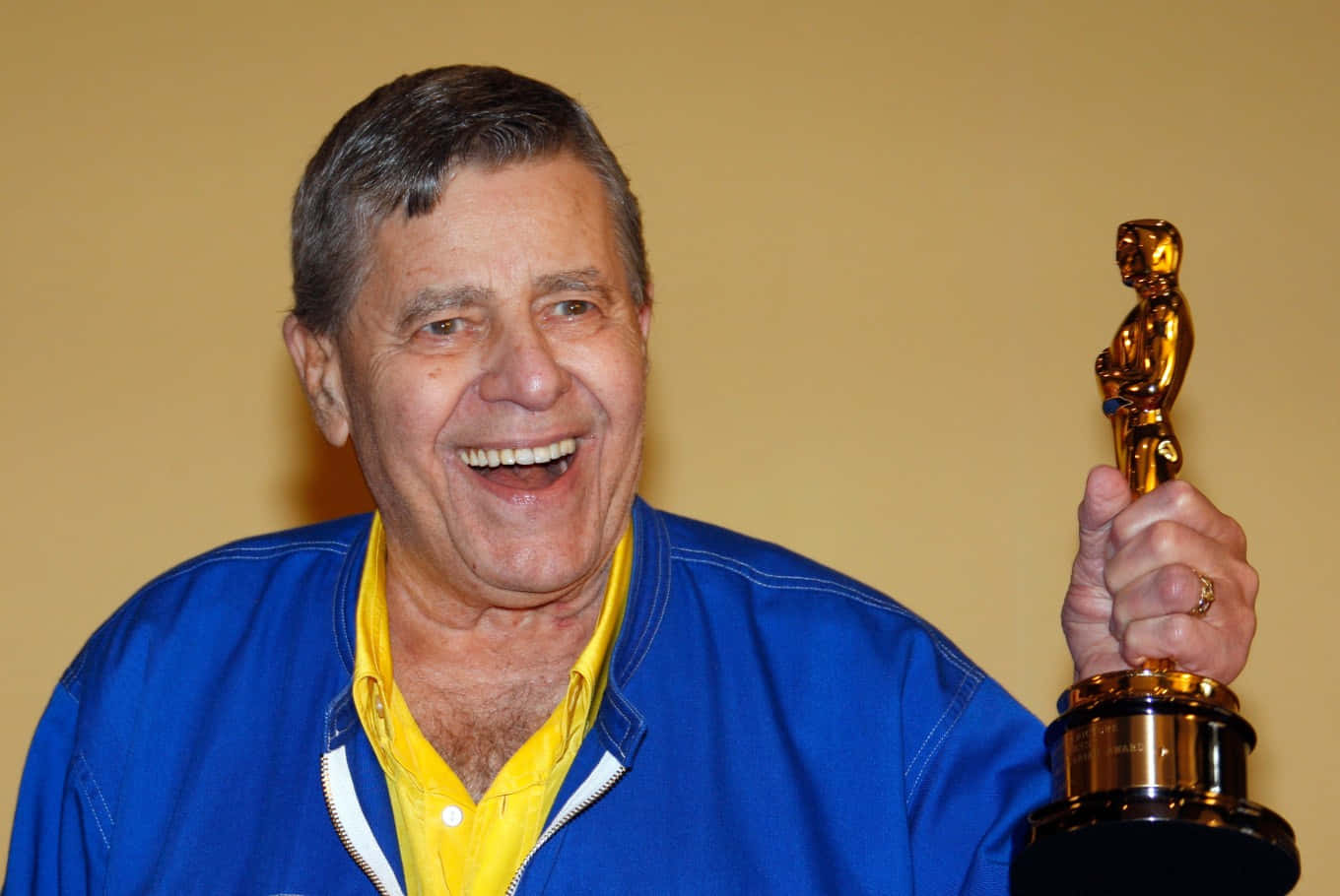 Jerry Lewis, blue jacket, golden Oscar statue, HD Desktop Wallpaper