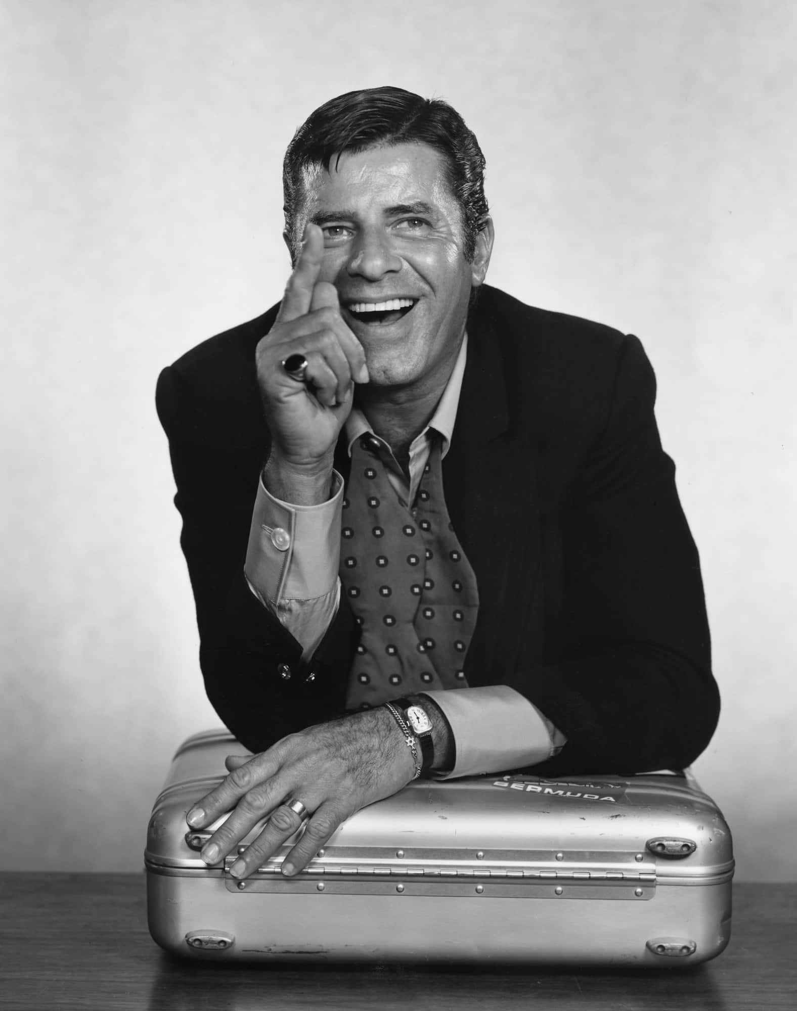 Jerry Lewis, suit, suitcase, Full HD Phone Wallpaper