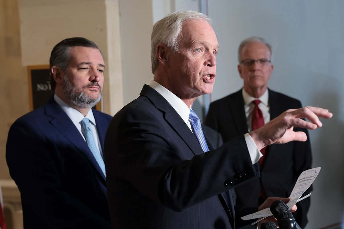 Jerry Moran, dark suit, microphone, SD Desktop Wallpaper