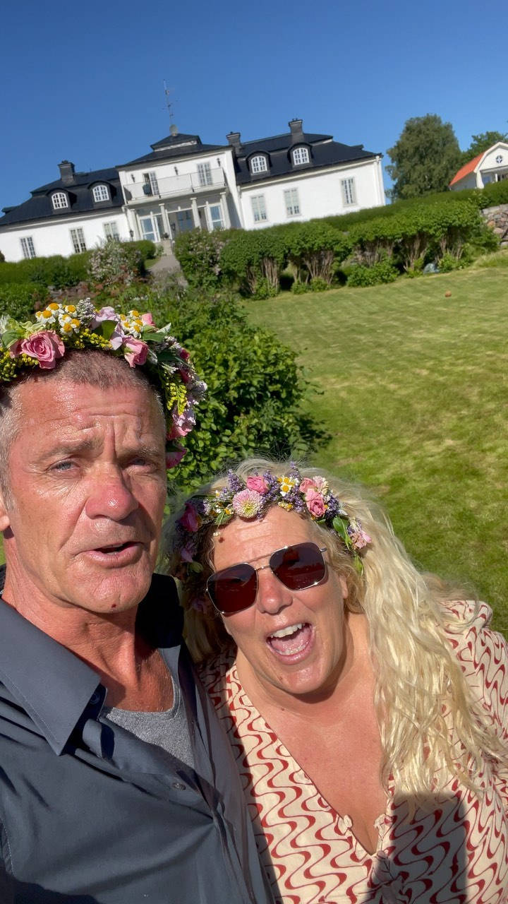Jesper Parnevik, flower wreaths, white mansion, HD Phone Wallpaper