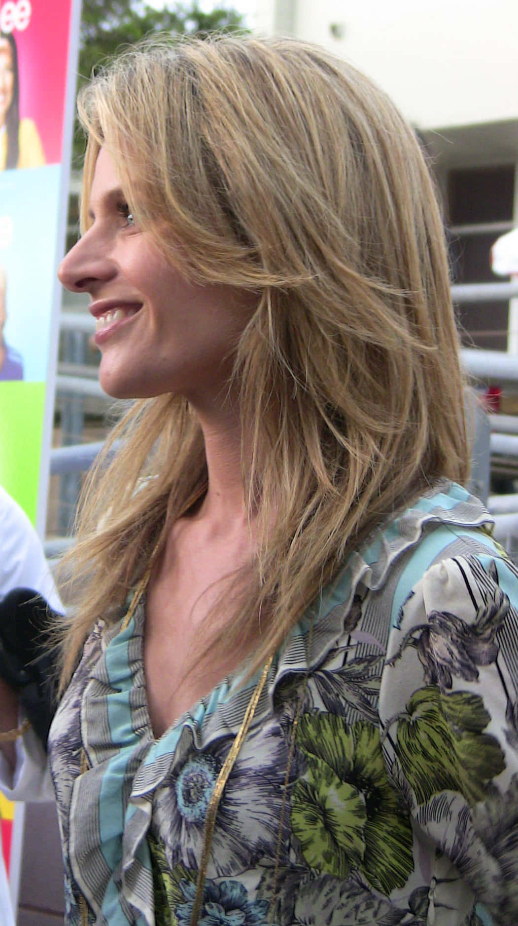 Jessalyn Gilsig, blonde hair, floral patterned top, HD Phone Wallpaper