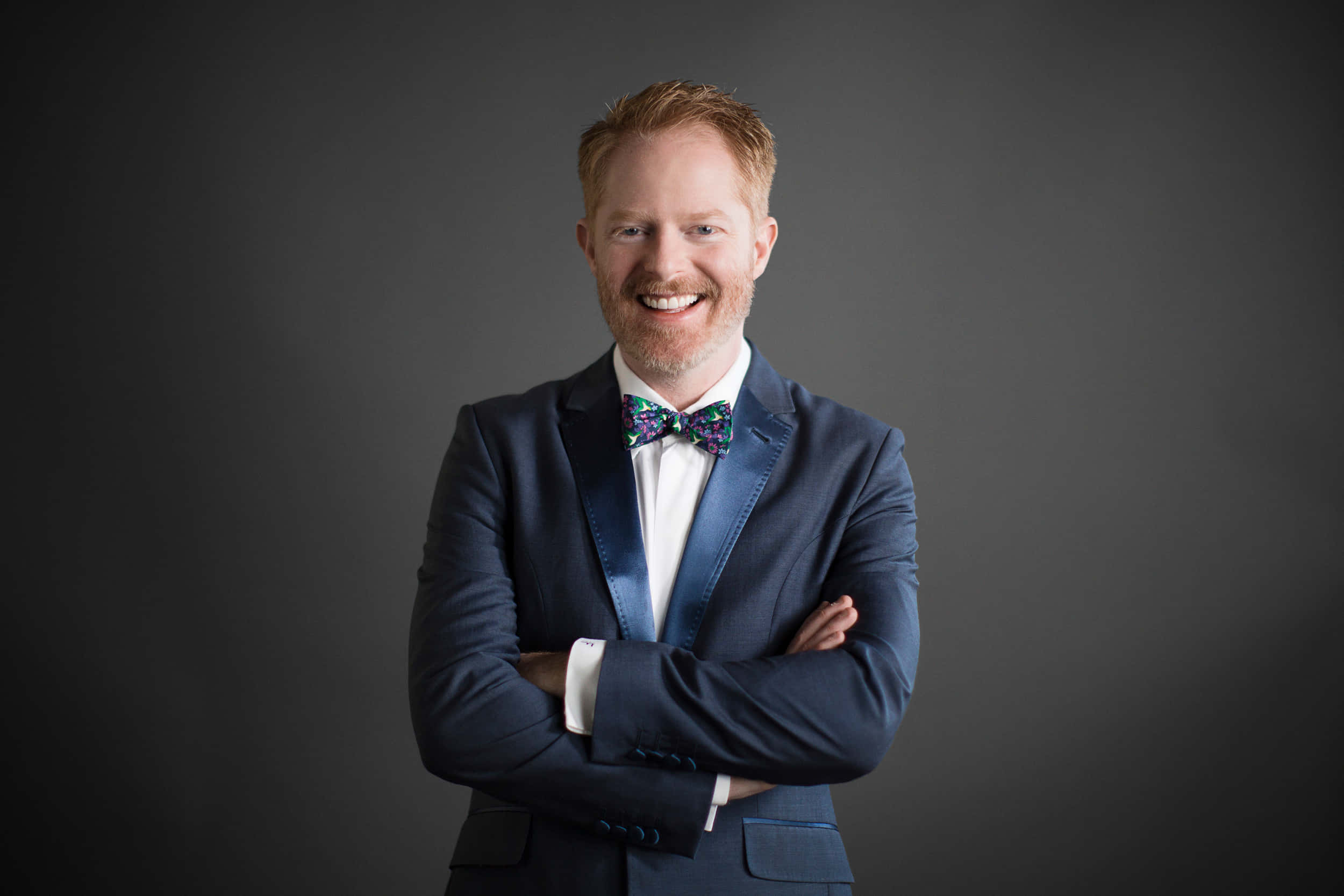 Jesse Tyler Ferguson, red-haired, navy suit, Full HD Desktop Wallpaper