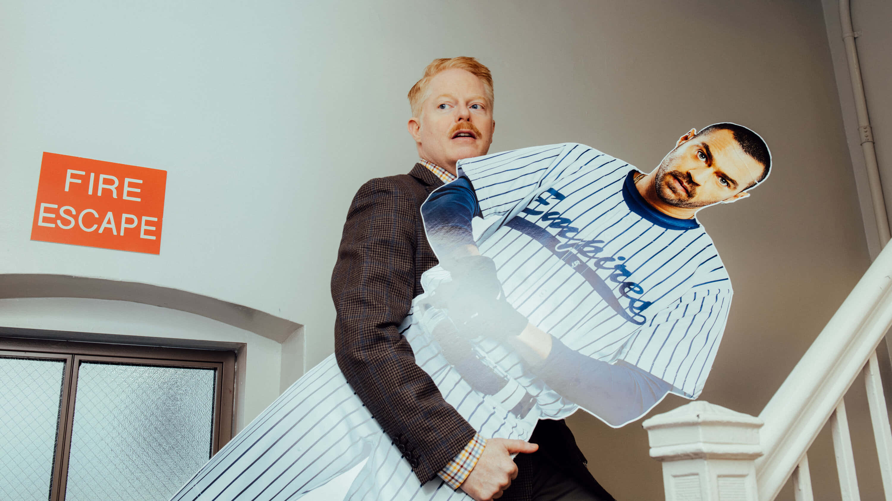 Jesse Tyler Ferguson, suit, baseball jersey, 2K Desktop Wallpaper