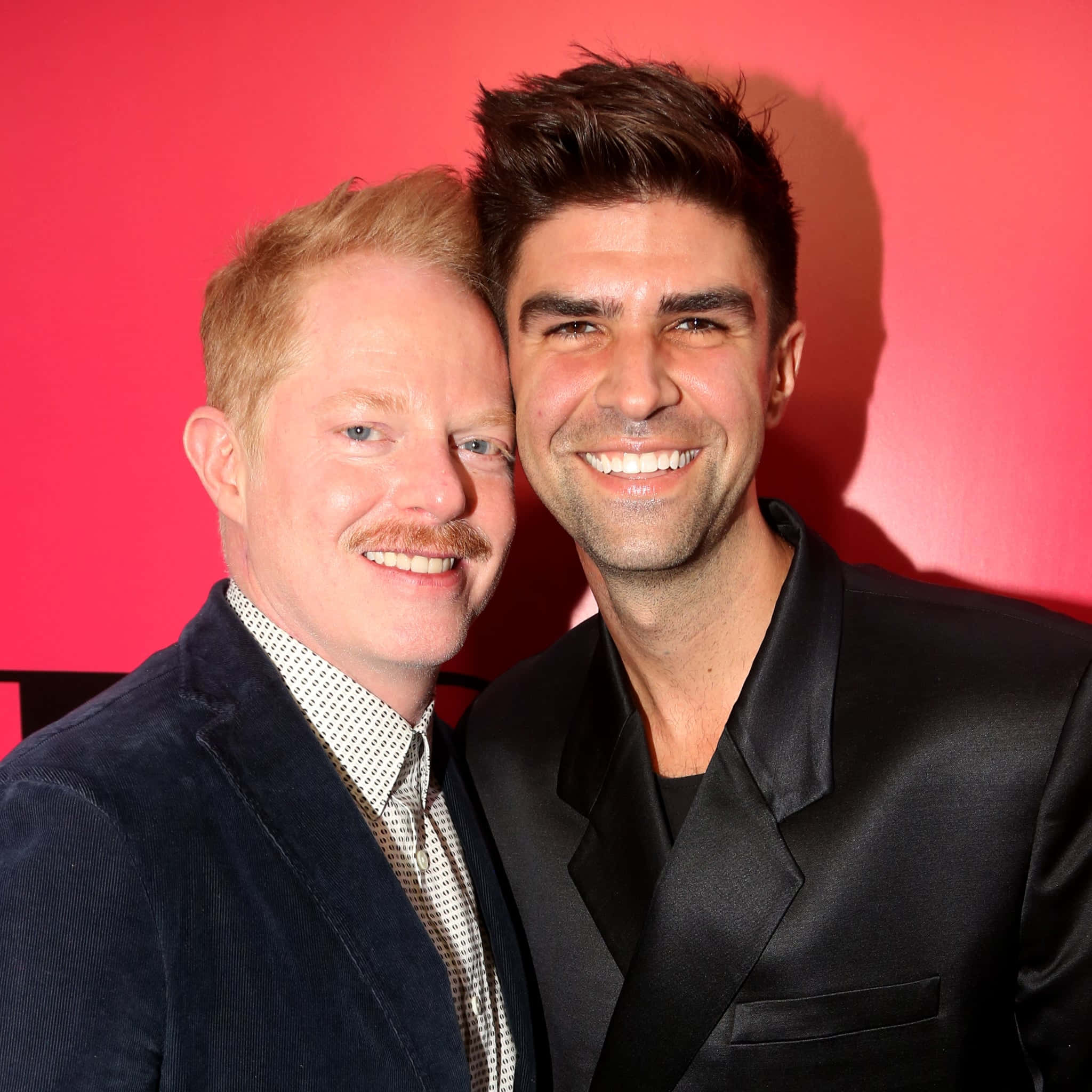 Jesse Tyler Ferguson, formal wear, vibrant red backdrop, Full HD Desktop Wallpaper