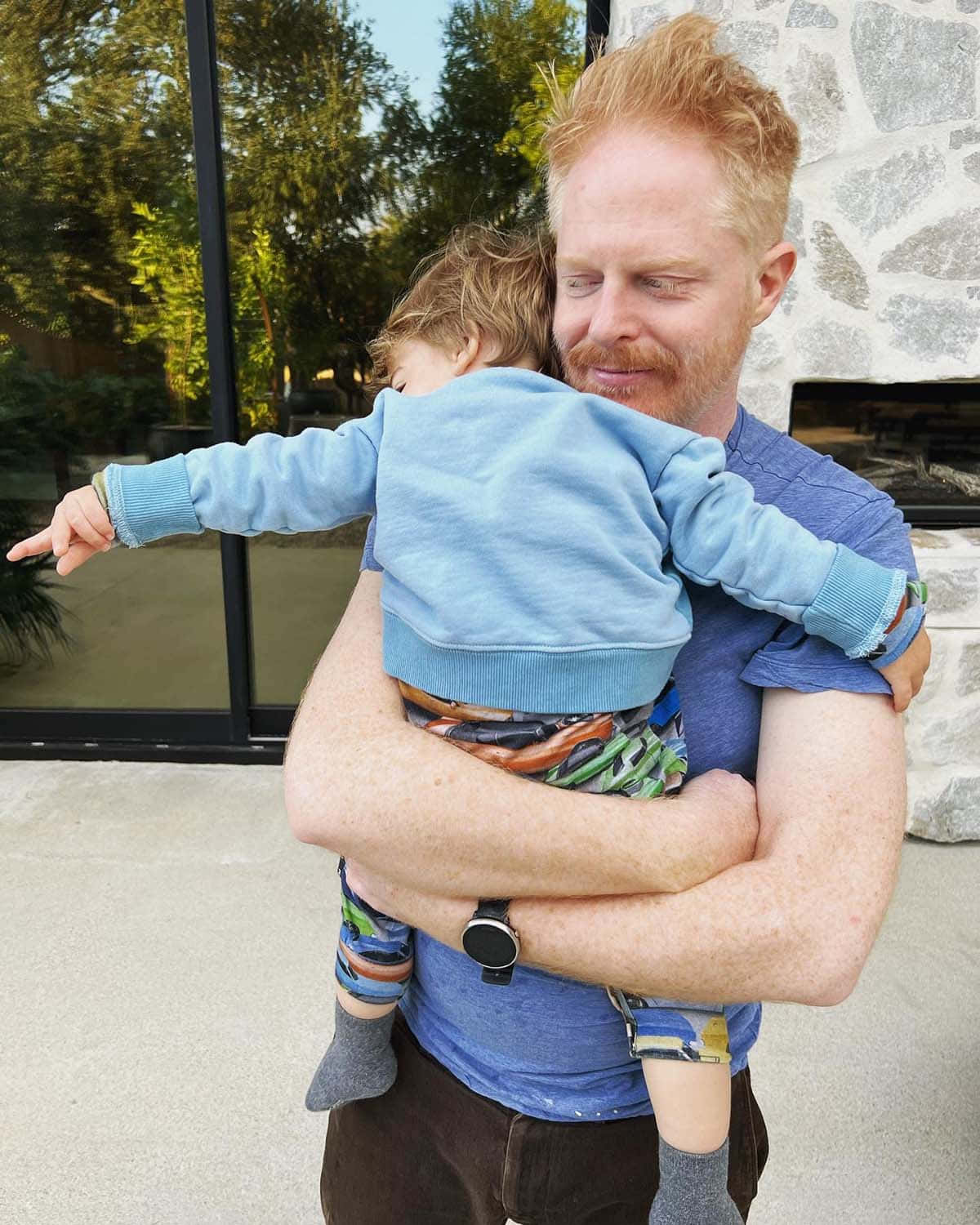 Jesse Tyler Ferguson, red-haired man, toddler in a blue sweater, HD Phone Wallpaper