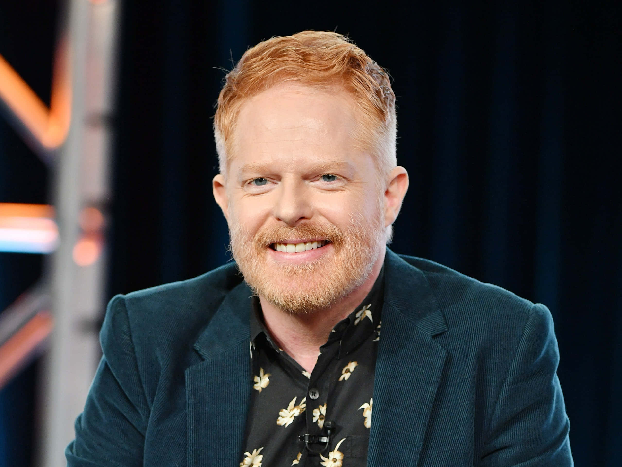 Jesse Tyler Ferguson, red hair, beard, 2K Desktop Wallpaper