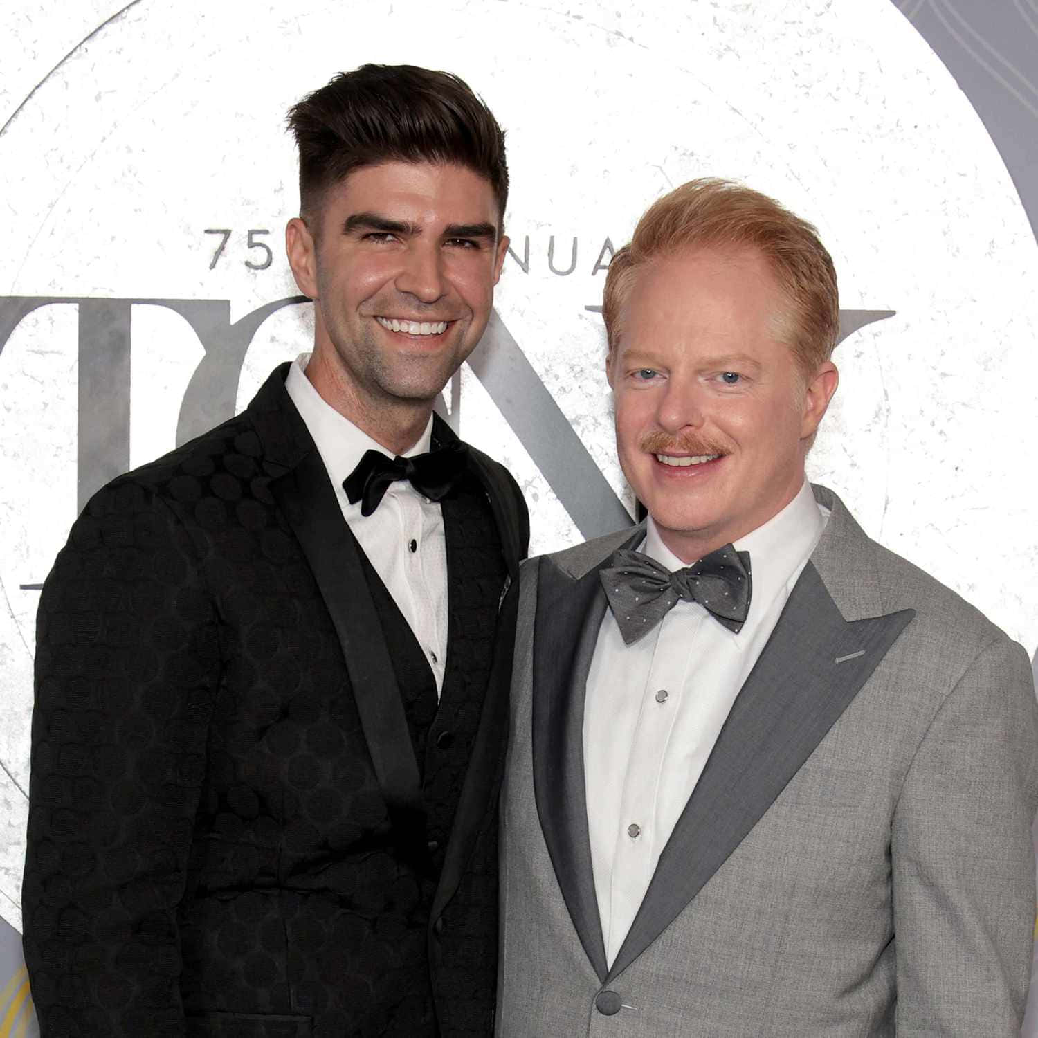 Jesse Tyler Ferguson, tuxedos, glamorous event, HD Desktop Wallpaper