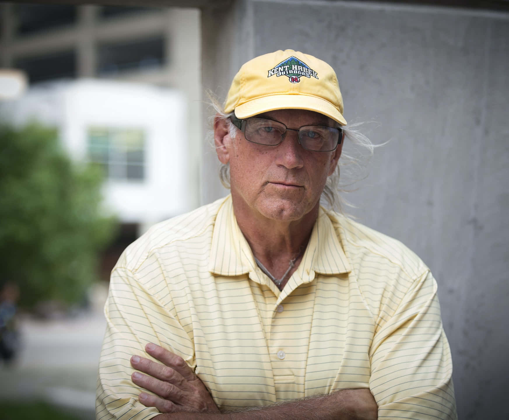 Jesse Ventura, yellow cap, concrete wall, HD Desktop Wallpaper