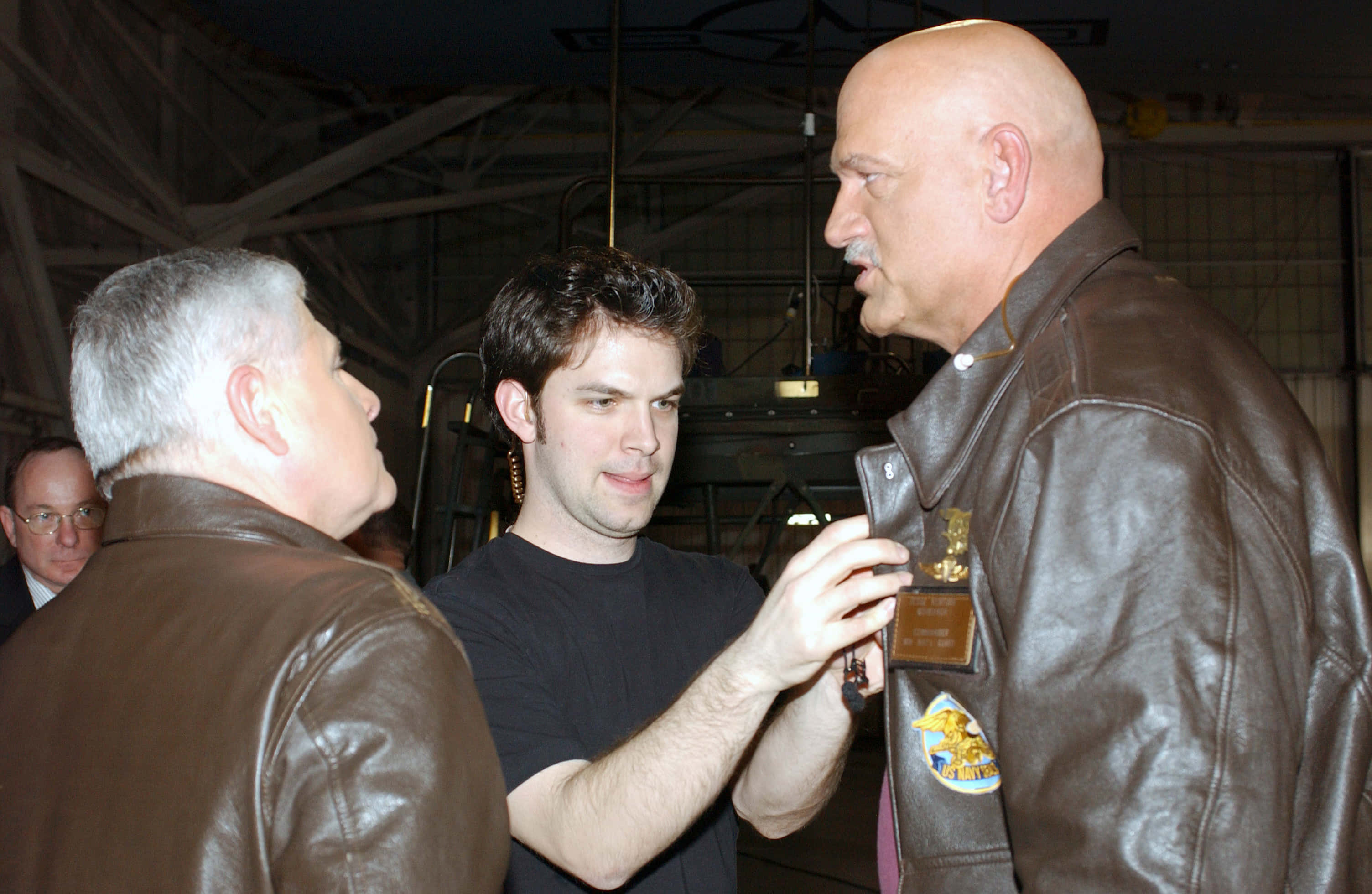 Jesse Ventura, black shirt, gold medal, 2K Desktop Wallpaper