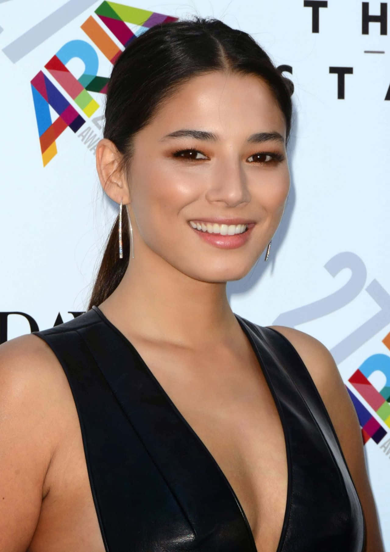 Jessica Gomes, black leather dress, awards event, HD Phone Wallpaper