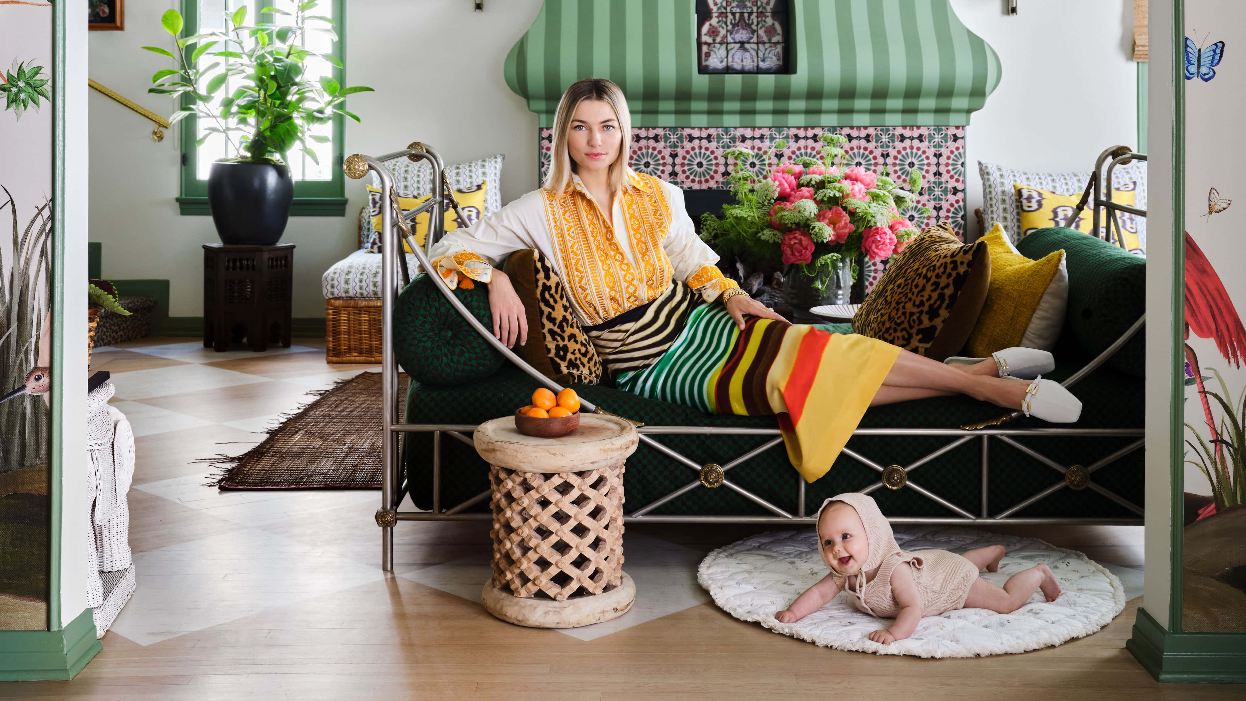 Jessica Hart, green metal daybed, vibrant eclectic living room, 4K Desktop Wallpaper