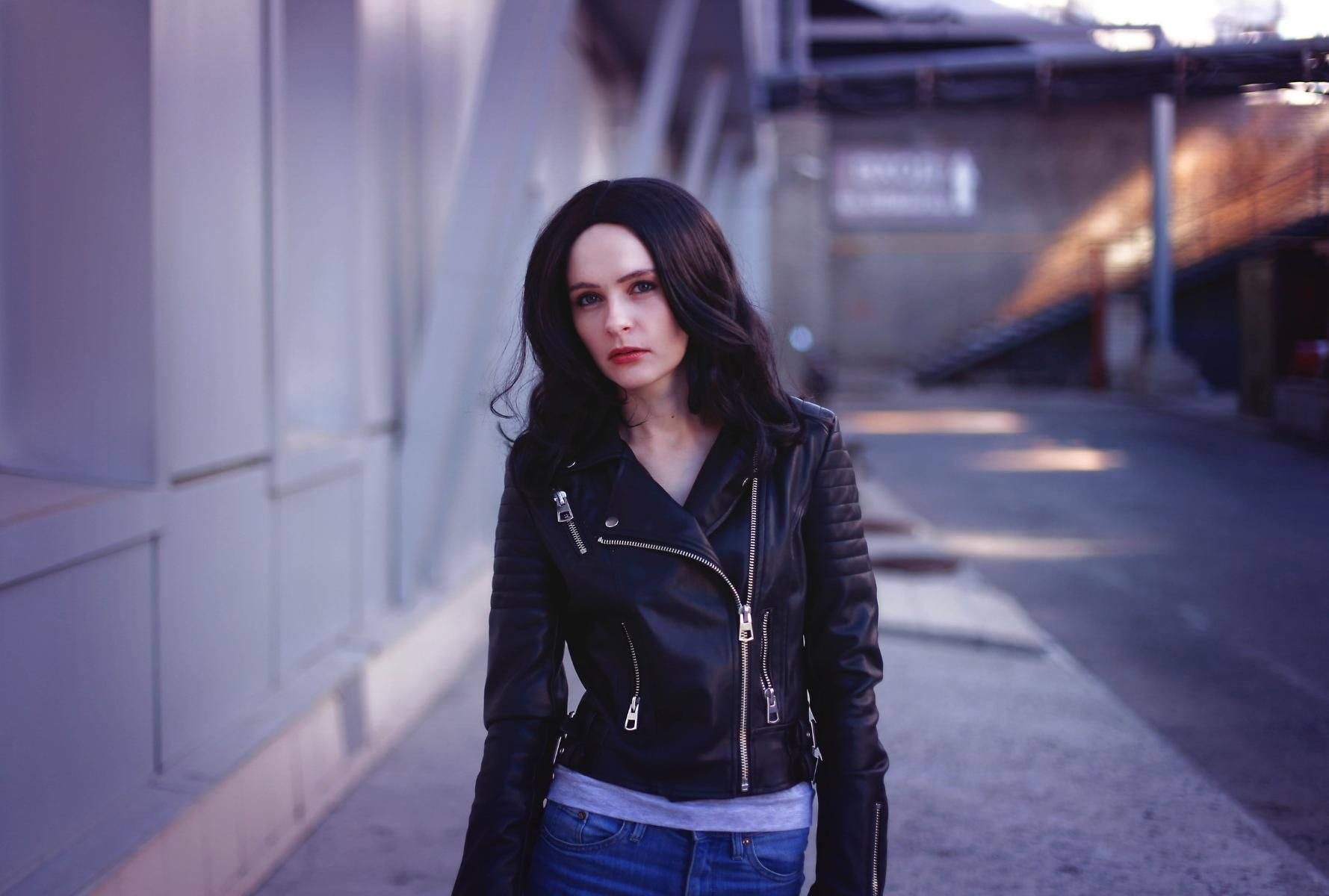 Jessica Jones, black leather jacket, urban alleyway, HD Desktop Wallpaper