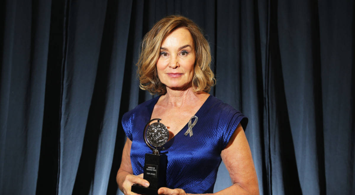 Jessica Lange, shimmering blue dress, prestigious award, SD Desktop Wallpaper