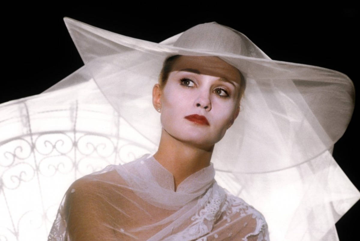 Jessica Lange, white lace gown, wide-brimmed veil, SD Desktop Wallpaper