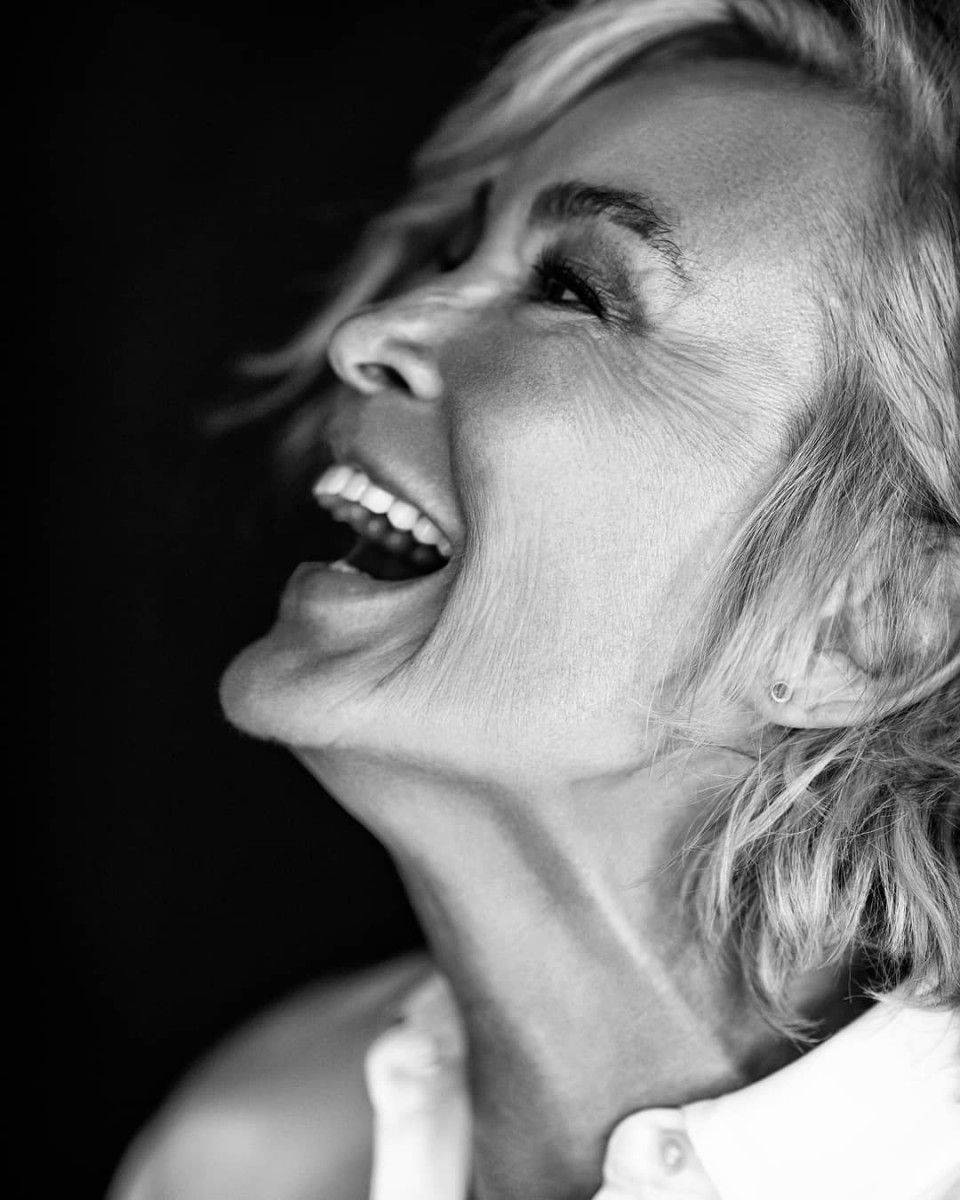 Jessica Lange, black background, black and white portrait, SD Phone Wallpaper