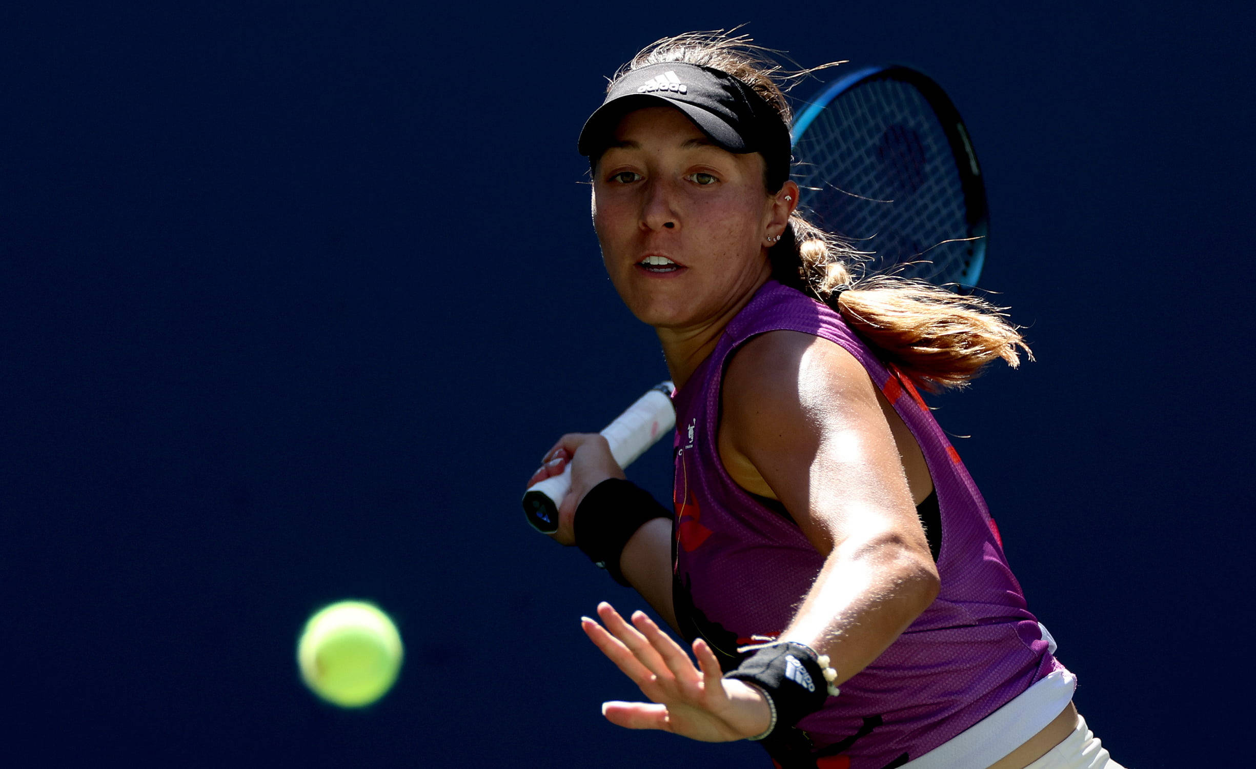 Jessica Pegula, purple top, bright yellow tennis ball, Full HD Desktop Wallpaper