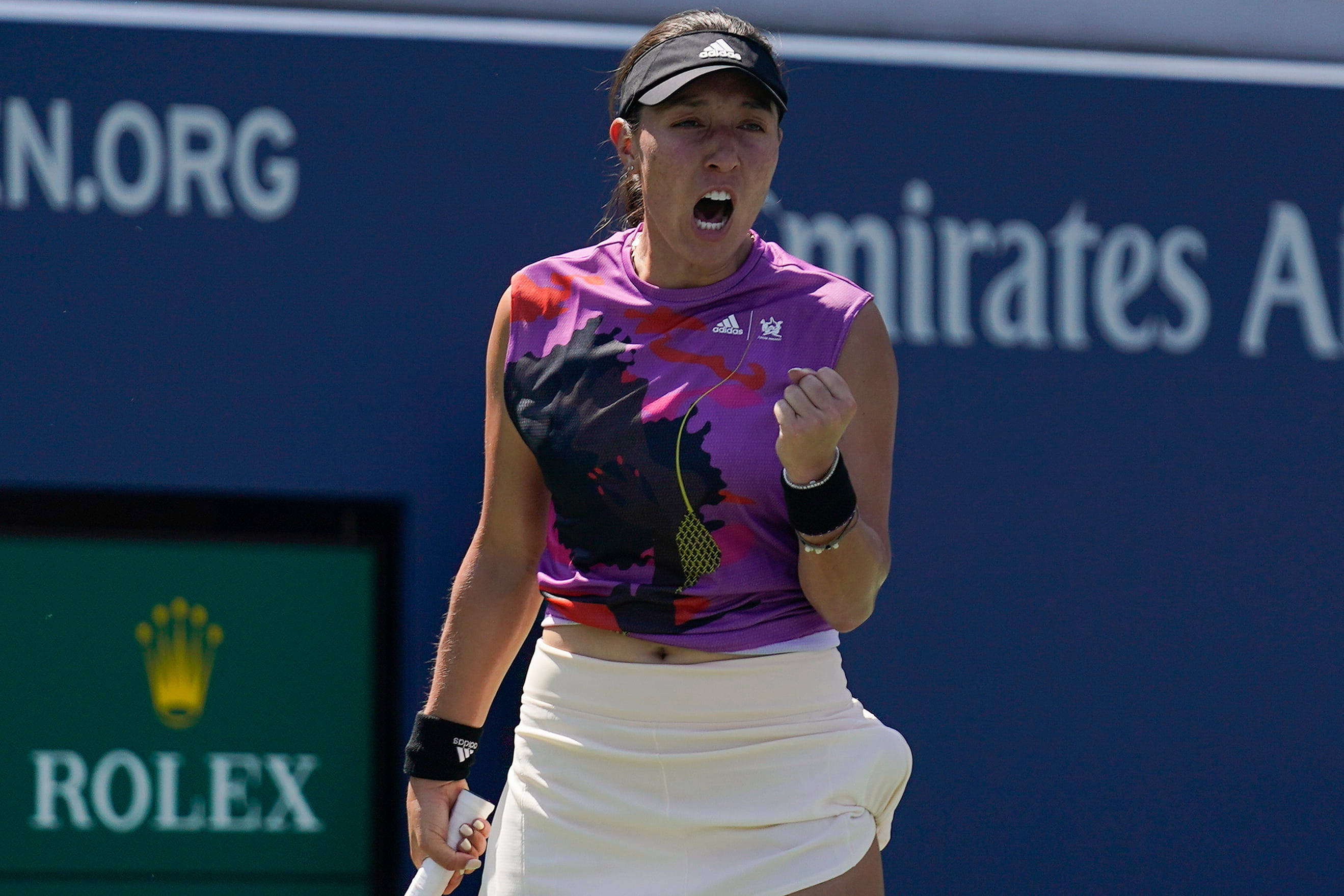 Jessica Pegula, purple shirt, white skirt, 2K Desktop Wallpaper