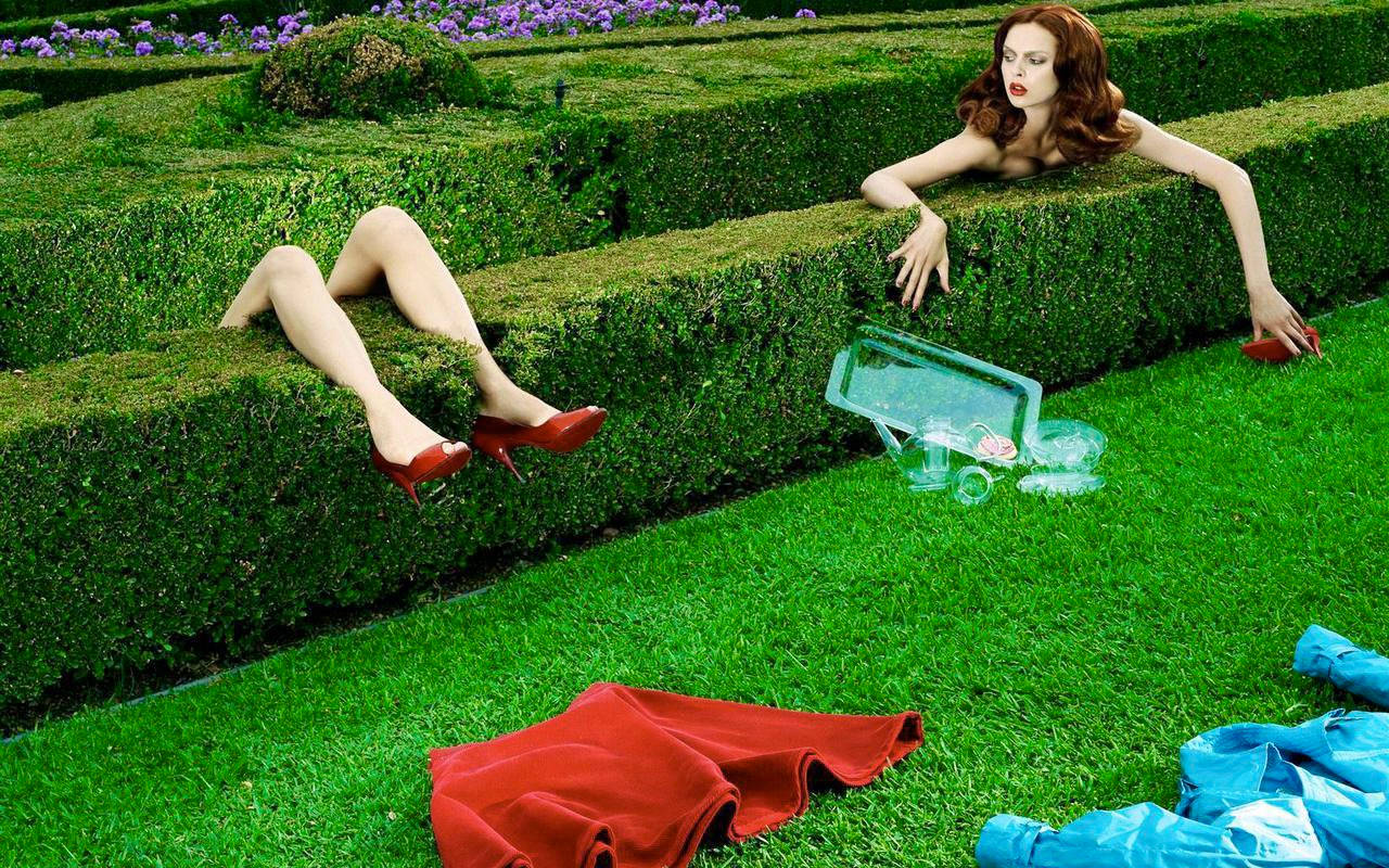 Jessica Stam, hedge maze, red heels, HD Desktop Wallpaper