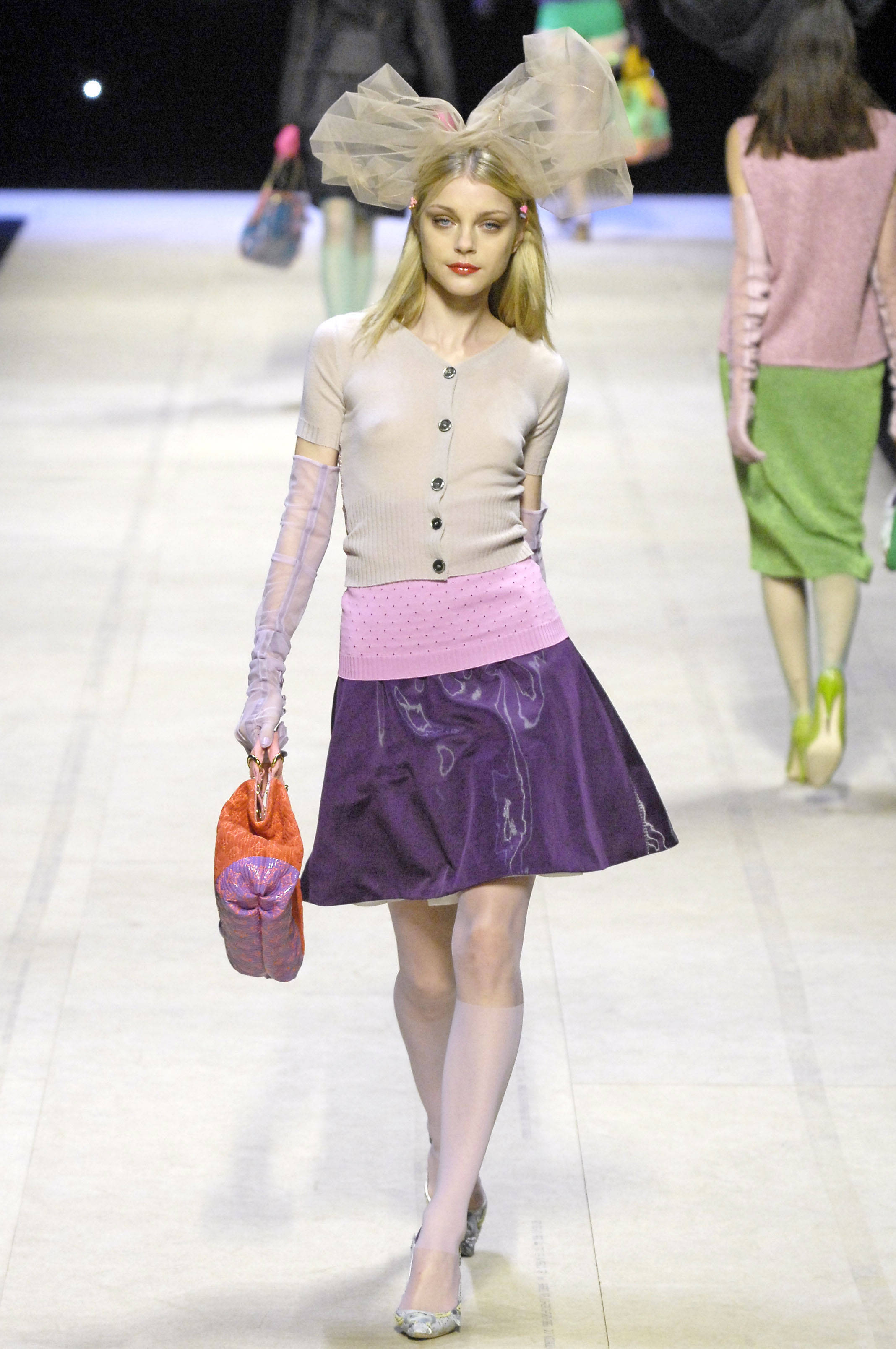 Jessica Stam, beige cardigan, pink waistband, 2K Phone Wallpaper