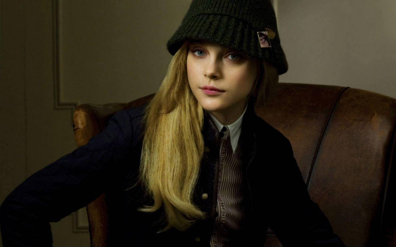 Jessica Stam, knitted bucket hat, dark green beanie, HD Desktop Wallpaper