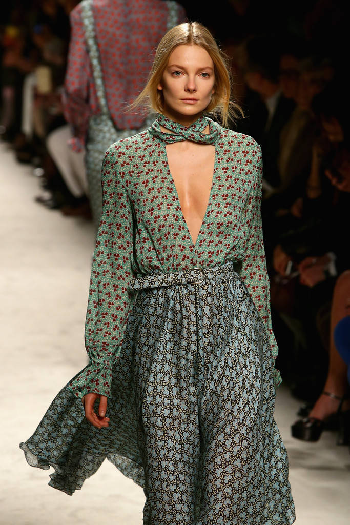 Jessica Stam, flowing green floral dress, deep plunging neckline, SD Phone Wallpaper