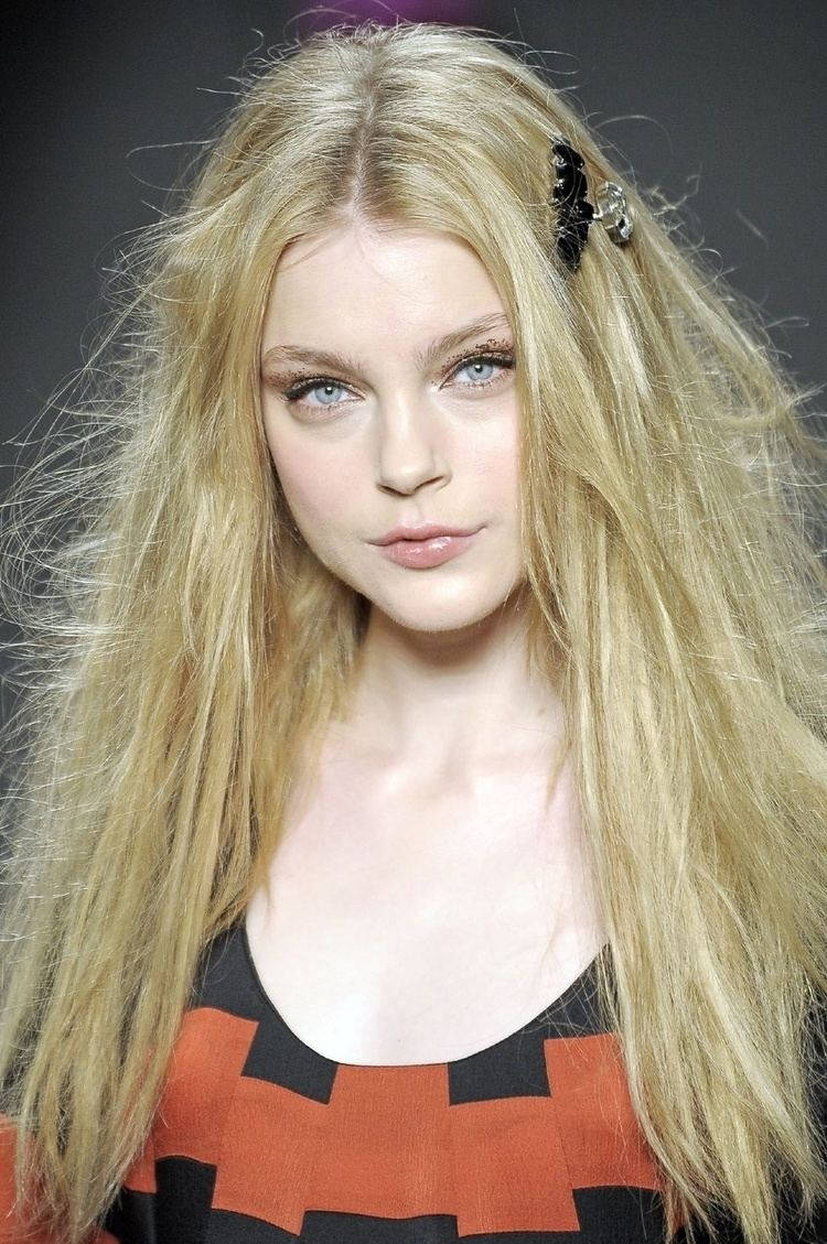 Jessica Stam, blonde model, striking blue eyes, SD Phone Wallpaper