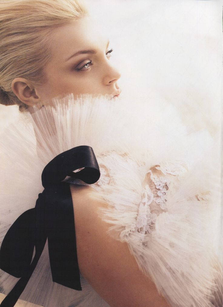 Jessica Stam, white feathered dress, large black bow, SD Phone Wallpaper