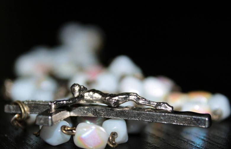 Jesus On Cross, silver pendant, white opal beads, SD Desktop Wallpaper