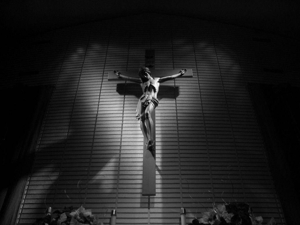 Jesus On Cross, black and white crucifix, slatted wooden wall, SD Desktop Wallpaper