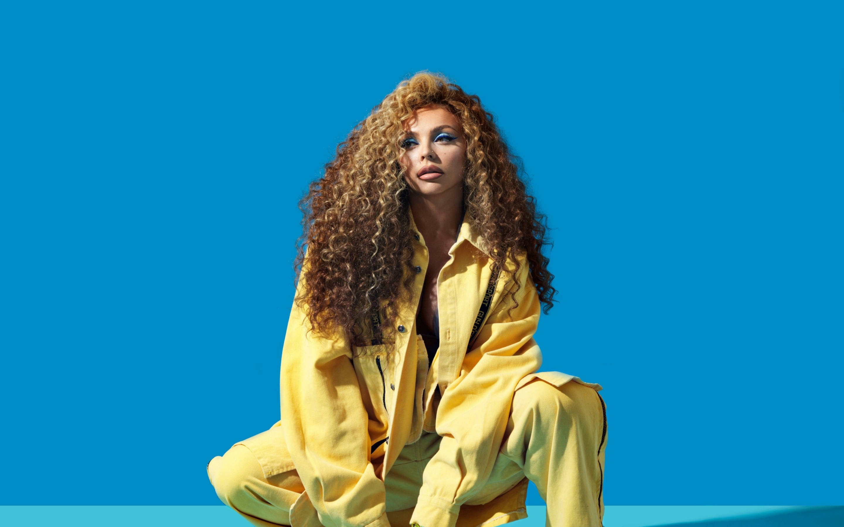 Jesy Nelson, 2021 photoshoot, voluminous curly hair, 2K Desktop Wallpaper
