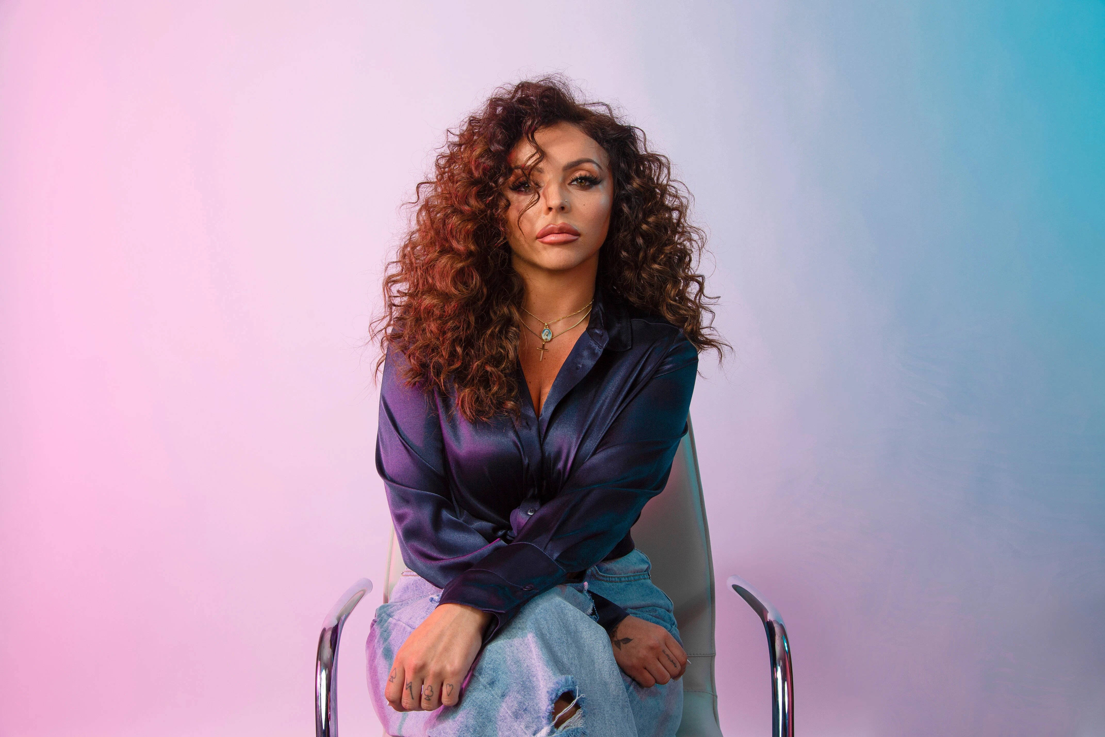 Jesy Nelson, voluminous curly hair, gradient pink and blue studio backdrop, 4K Desktop Wallpaper