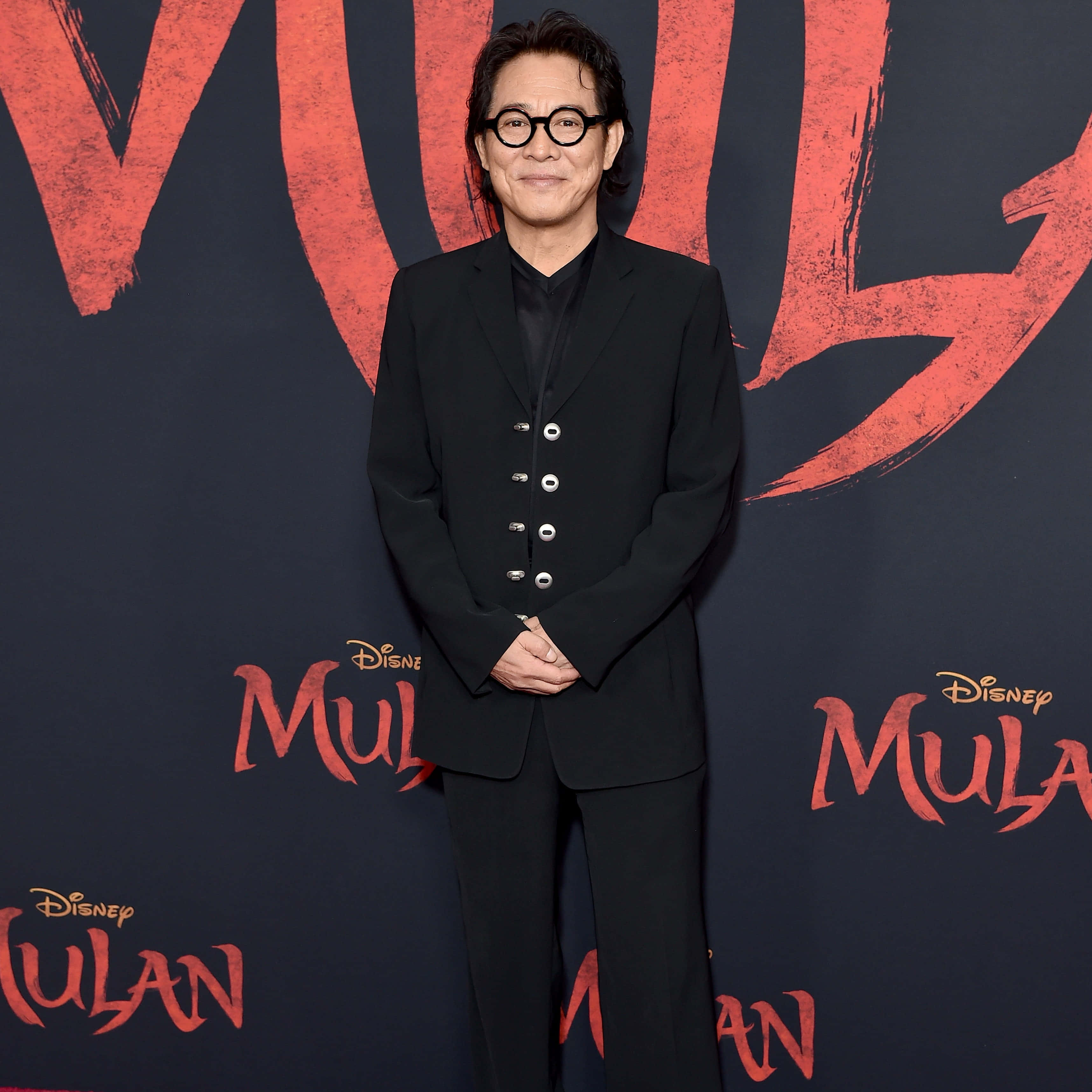 Jet Li, black suit, glasses, 2K Desktop Wallpaper