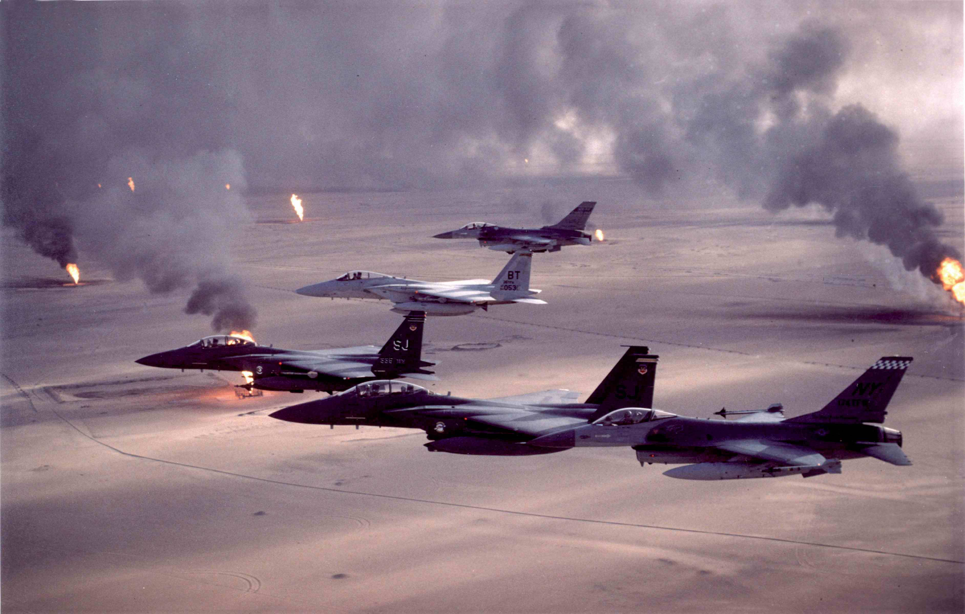 fighter jets, desert battlefield, oil wells, 2K Desktop Wallpaper