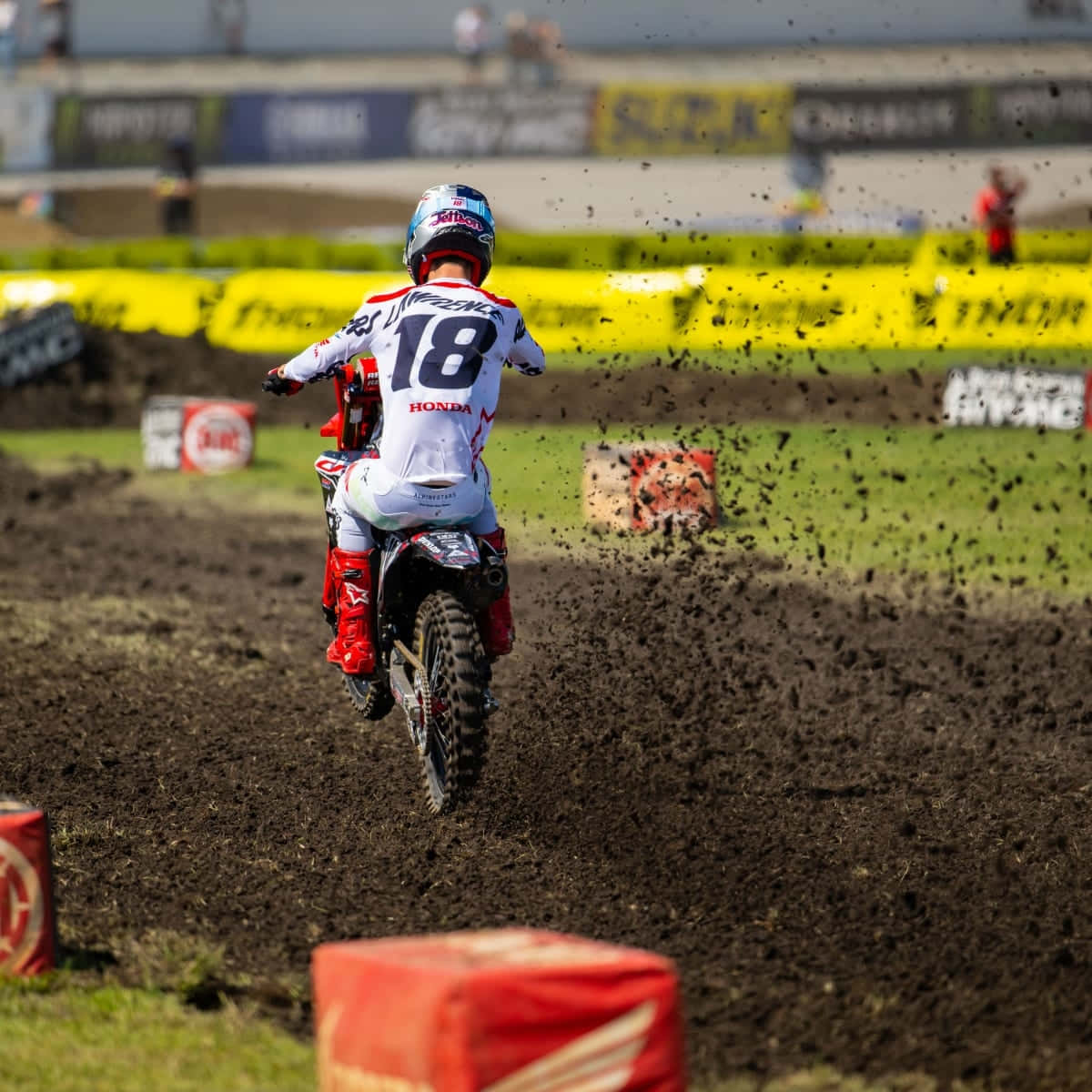 Jett Lawrence, number 18, muddy track, SD Desktop Wallpaper