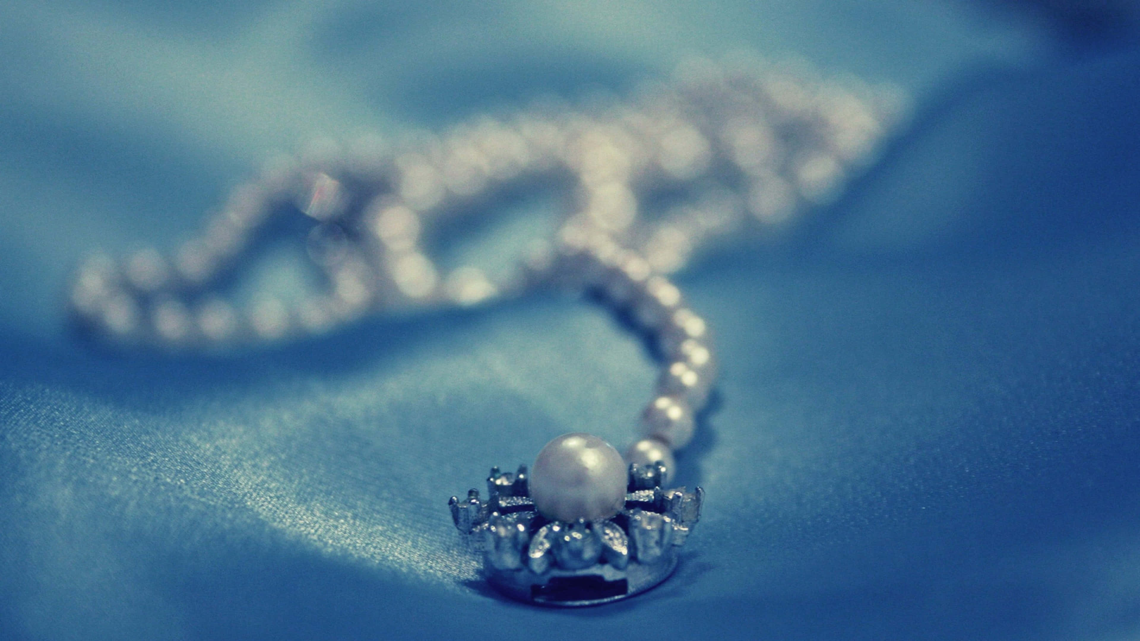 pearl necklace, sparkling clasp, soft blue satin fabric, 4K Desktop Wallpaper