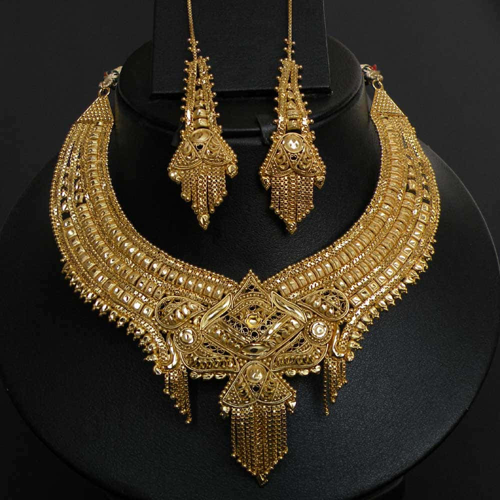 gold necklace, matching earrings, intricate filigree, SD Desktop Wallpaper