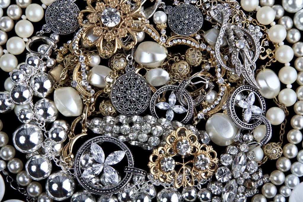 vintage jewelry, pearls chains, crystal brooches, SD Desktop Wallpaper