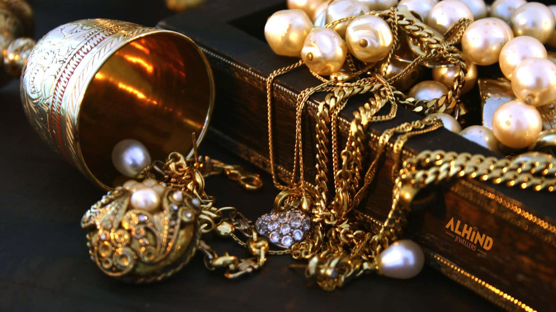 gold jewelry, pearls, ornate box, Full HD Desktop Wallpaper