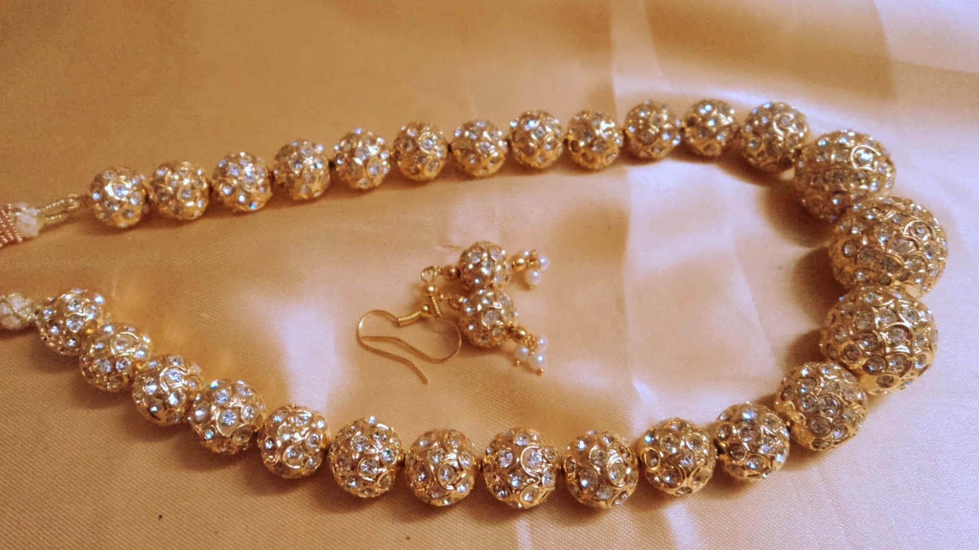 golden beaded necklace, matching earrings, sparkling crystals, Full HD Desktop Wallpaper