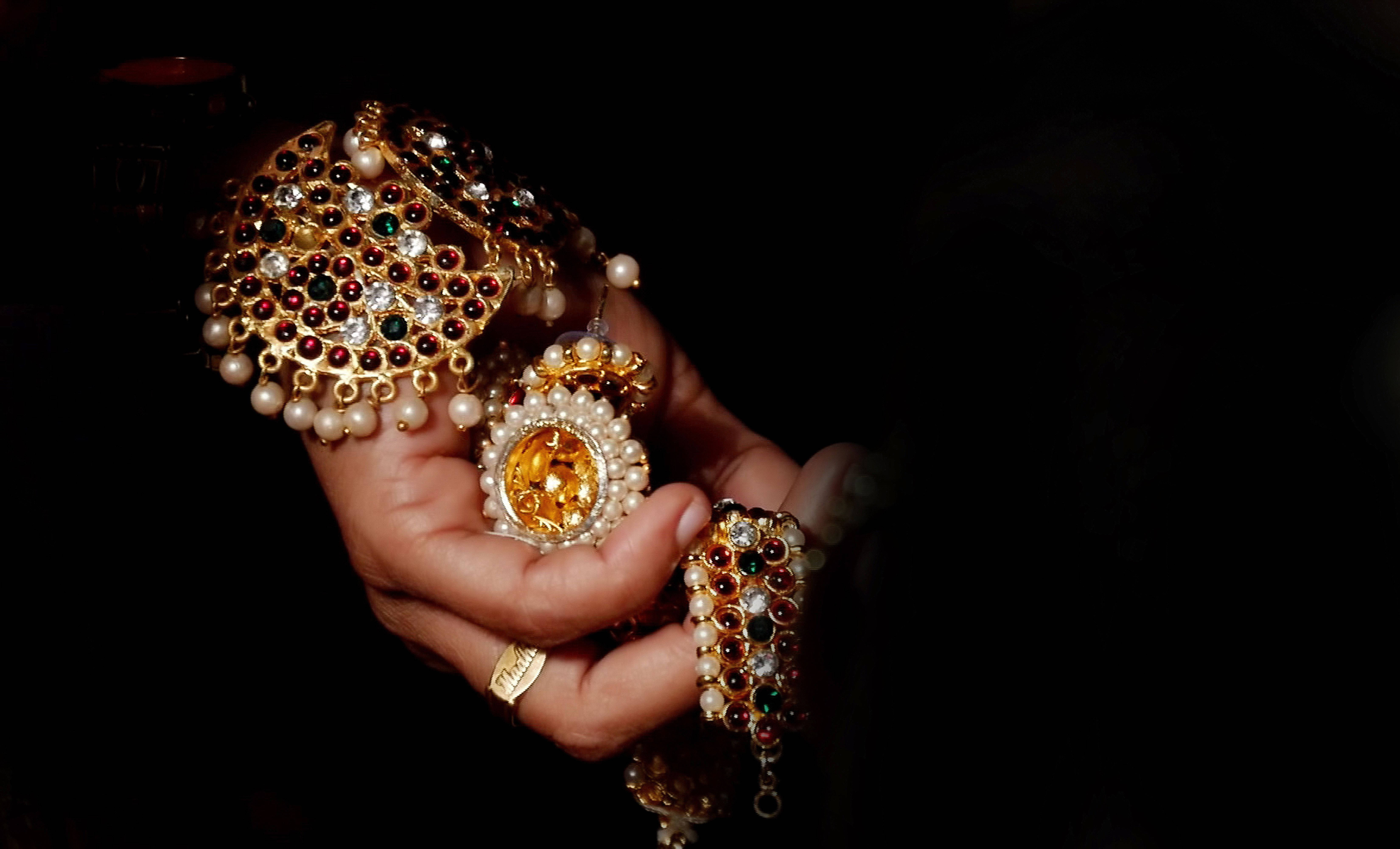 jewelries in hand, Sublime Elegance in Hand, Premium Jewelry Collection, 5K Desktop Wallpaper