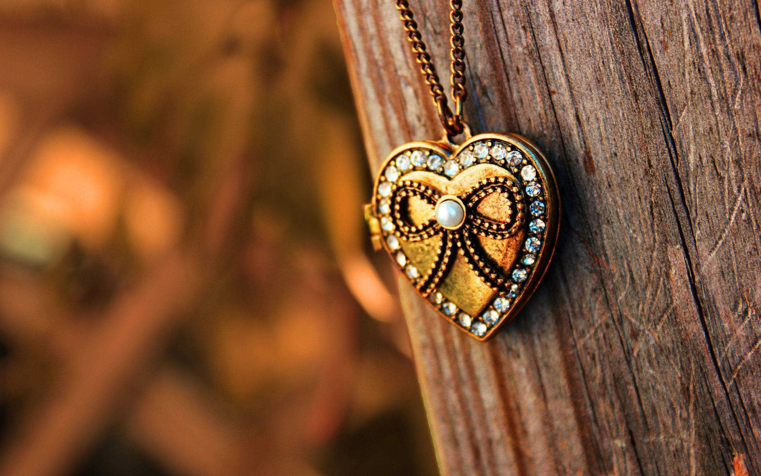vintage gold heart locket, crystals, pearl, 2K Desktop Wallpaper