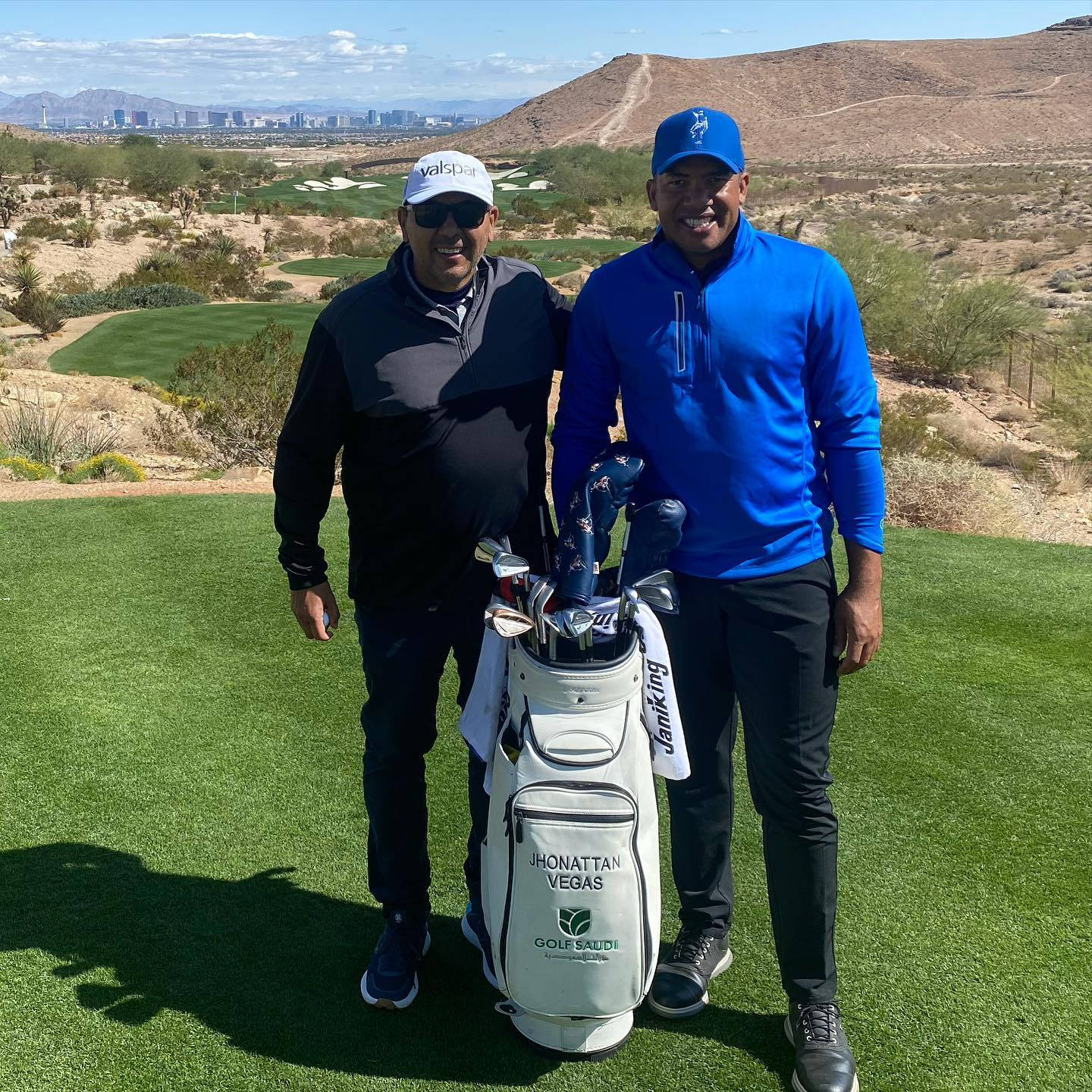 Jhonattan Vegas, golfers, desert course, HD Desktop Wallpaper
