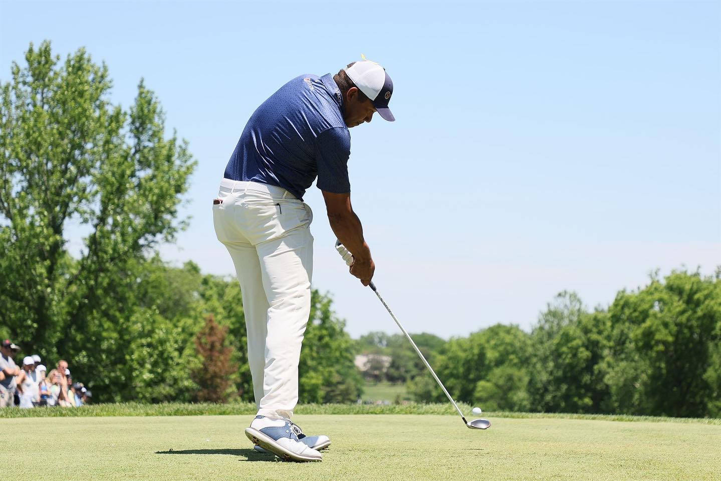 Jhonattan Vegas, blue shirt, white pants, HD Desktop Wallpaper