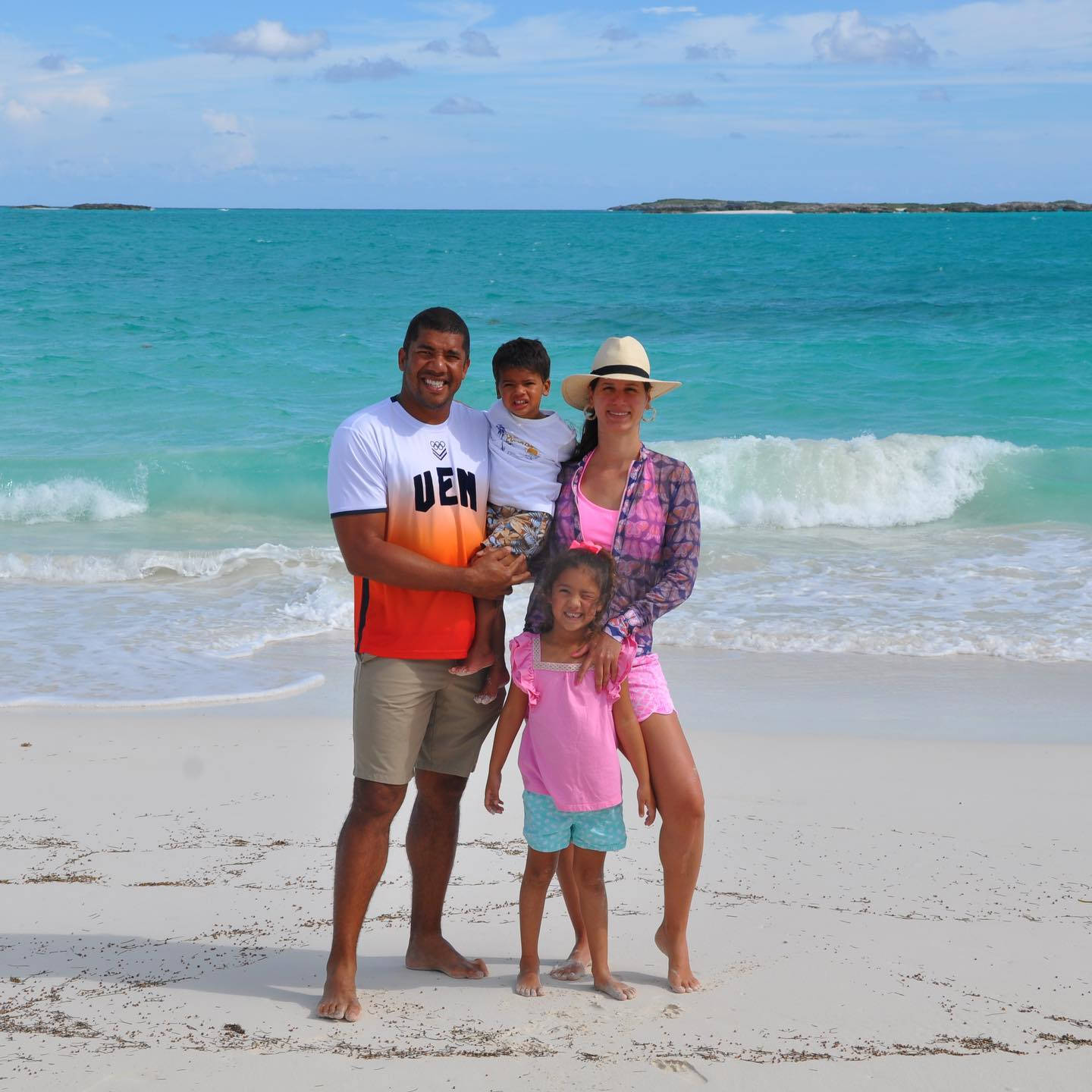 Jhonattan Vegas, family, beach, HD Desktop Wallpaper