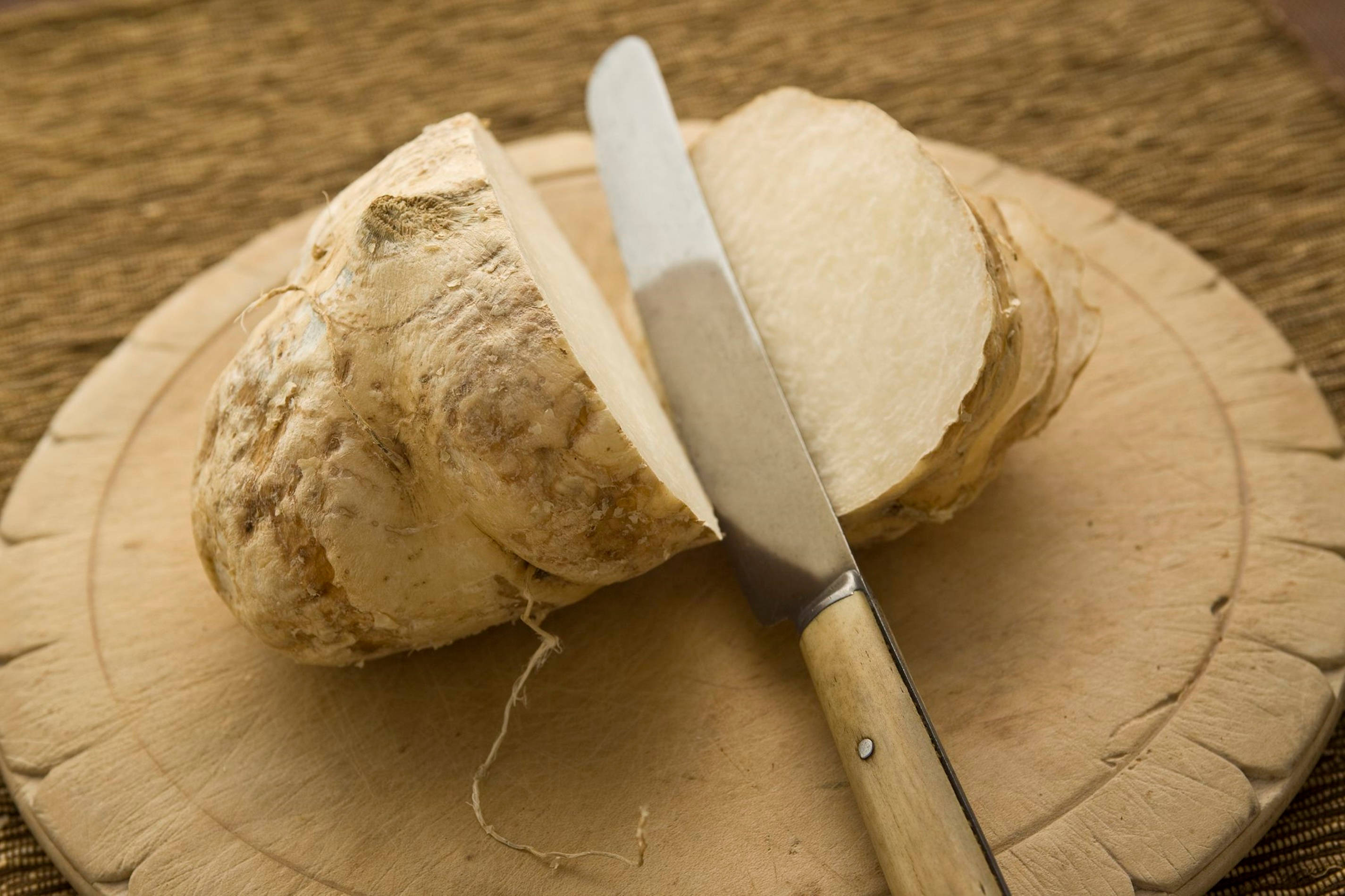 jicama, knife, wooden cutting board, 2K Desktop Wallpaper
