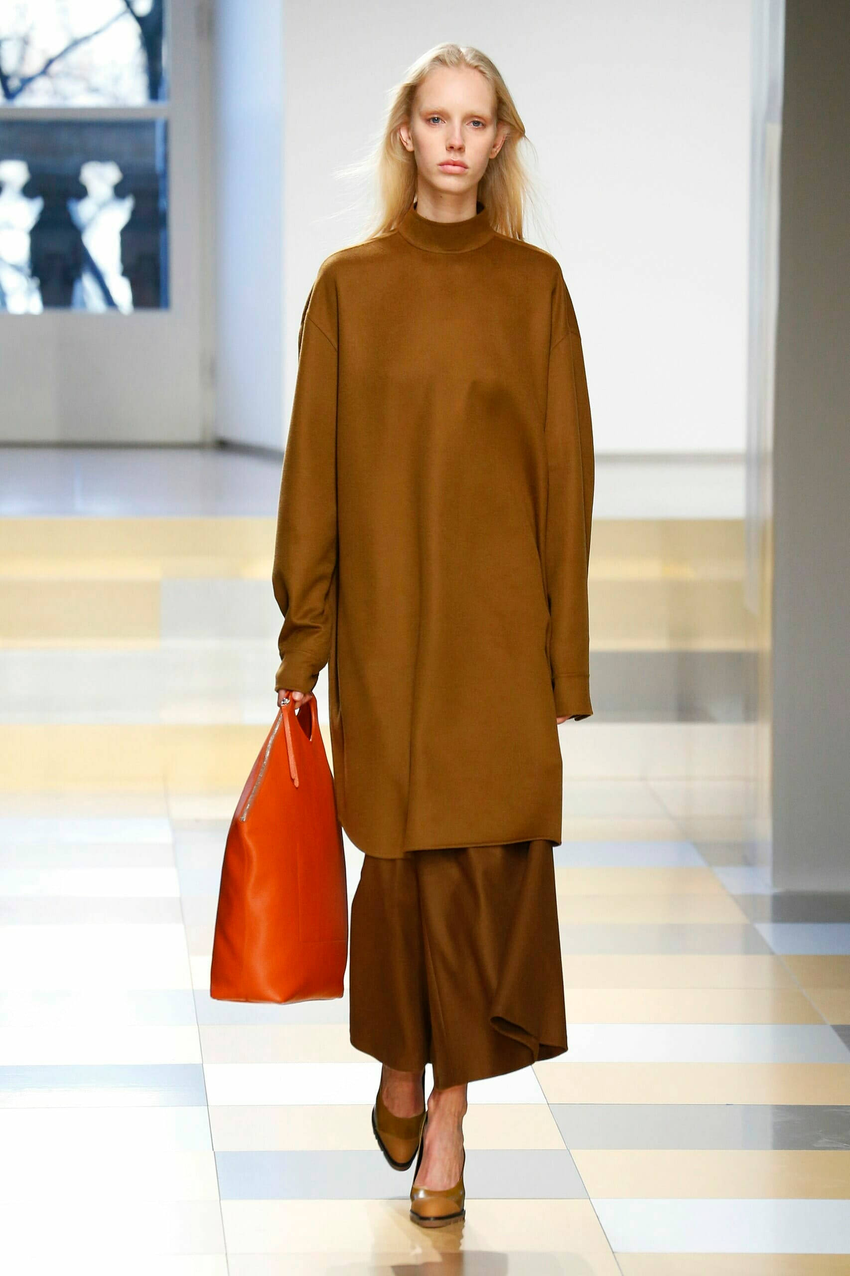 Jil Sander, brown turtleneck, matching pants, 2K Phone Wallpaper