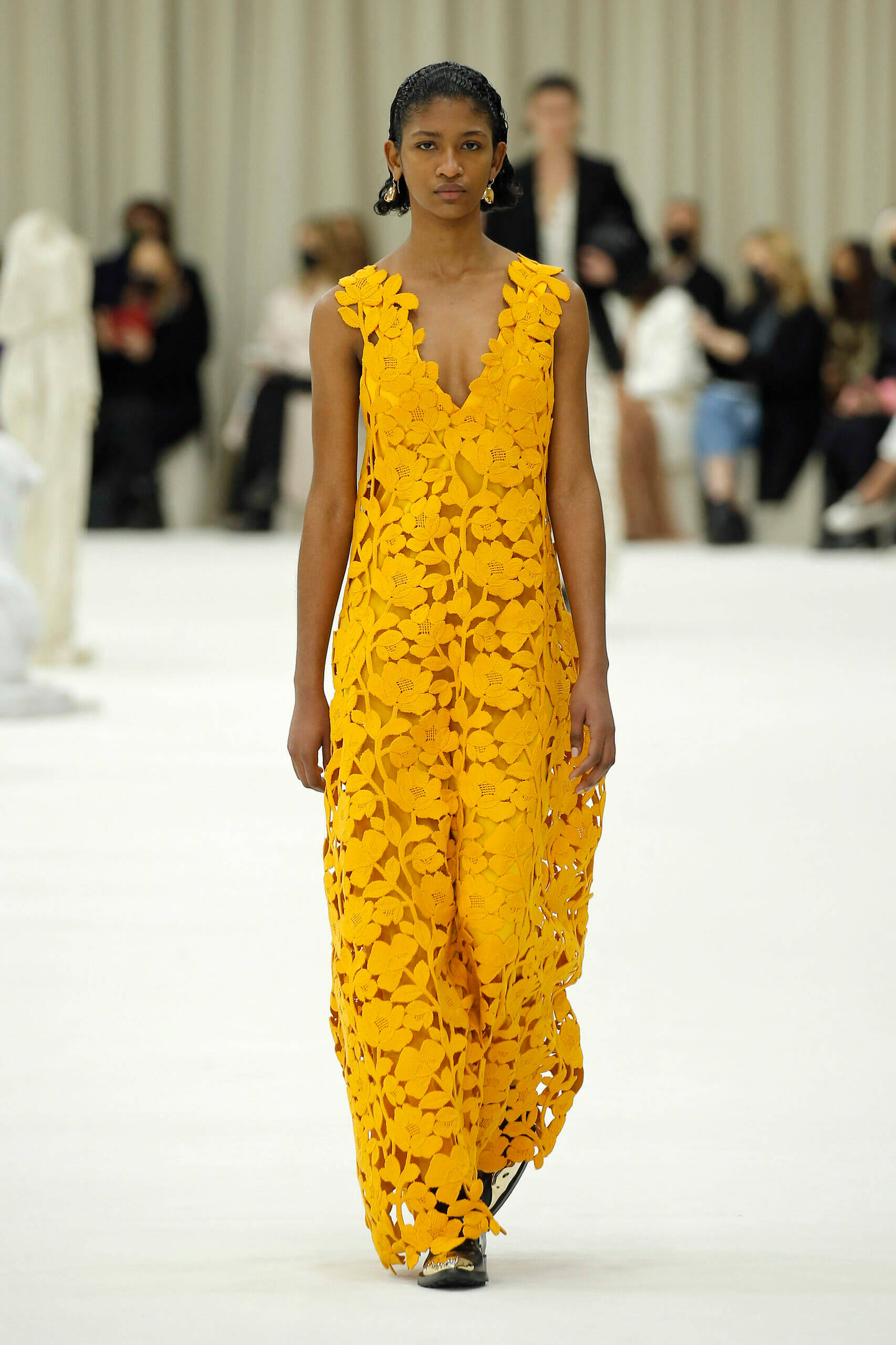 Jil Sander, yellow jumpsuit, vibrant yellow floral-patterned jumpsuit, 2K Phone Wallpaper